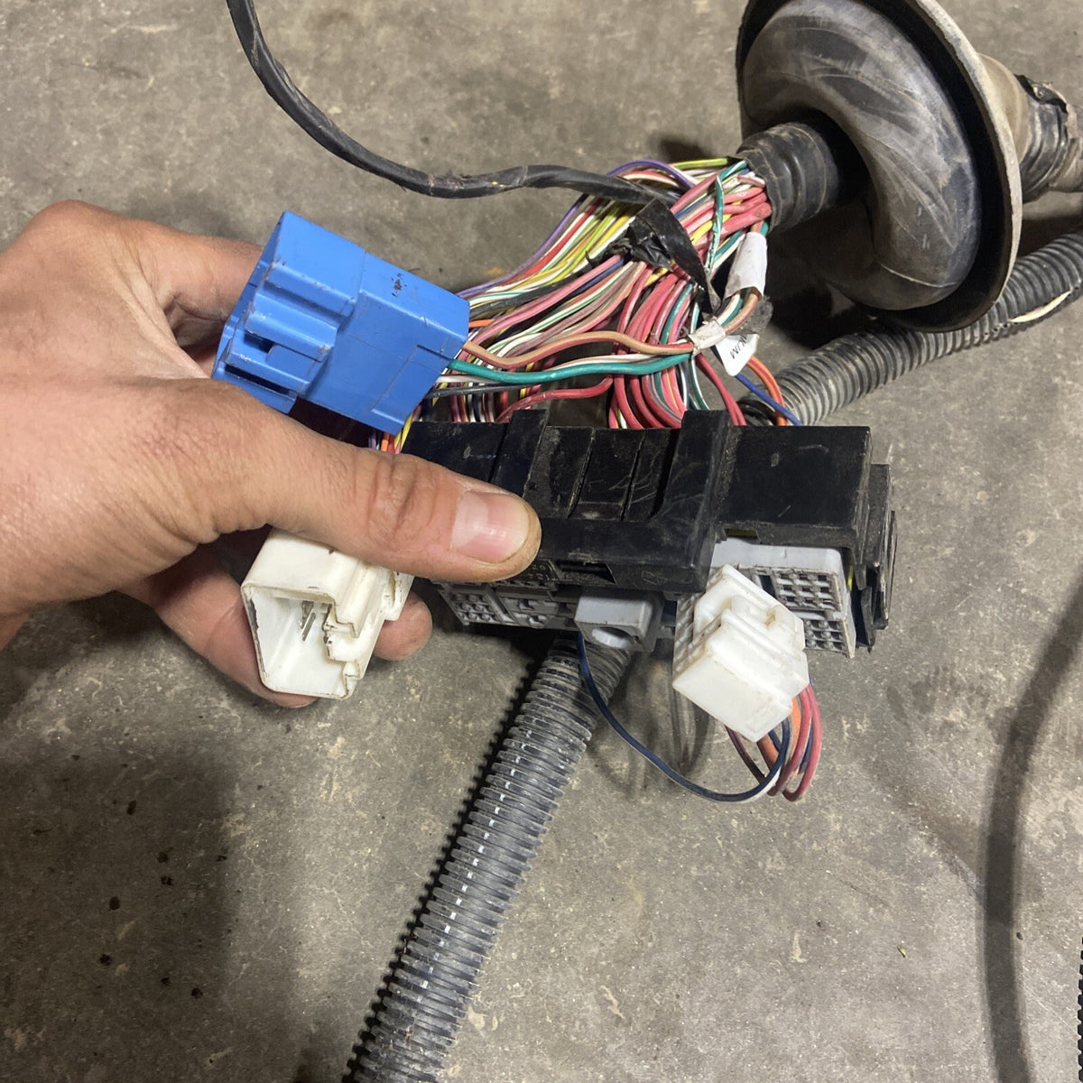 2005 DODGE RAM 2500 3500 CUMMINS ENGINE BAY HARNESS 56051233AD