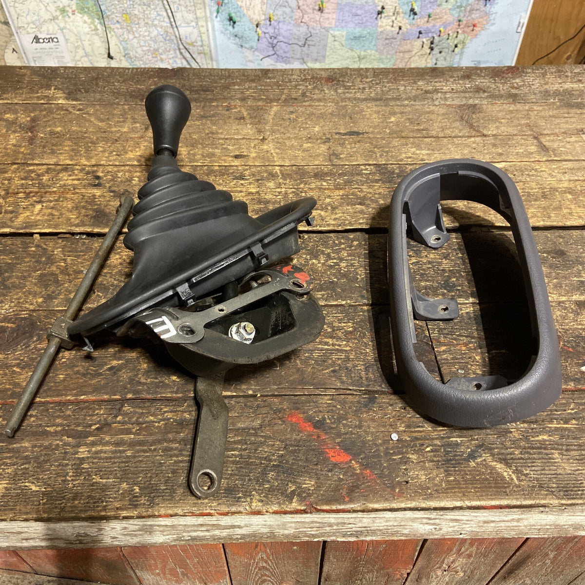 1998 - 2002 DODGE RAM 2500 3500 CUMMINS 4X4 SHIFTER  ASSEMBLY LIGHT GREY COVER