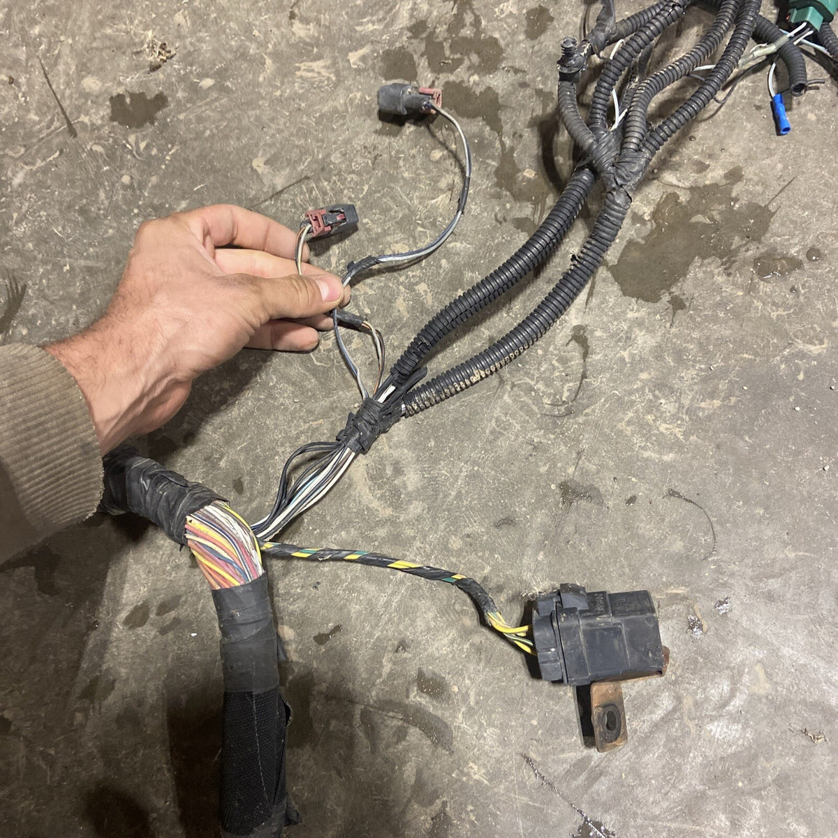 2006 DODGE RAM 2500 3500 CUMMINS ENGINE BAY WIRING HARNESS 56051330AD