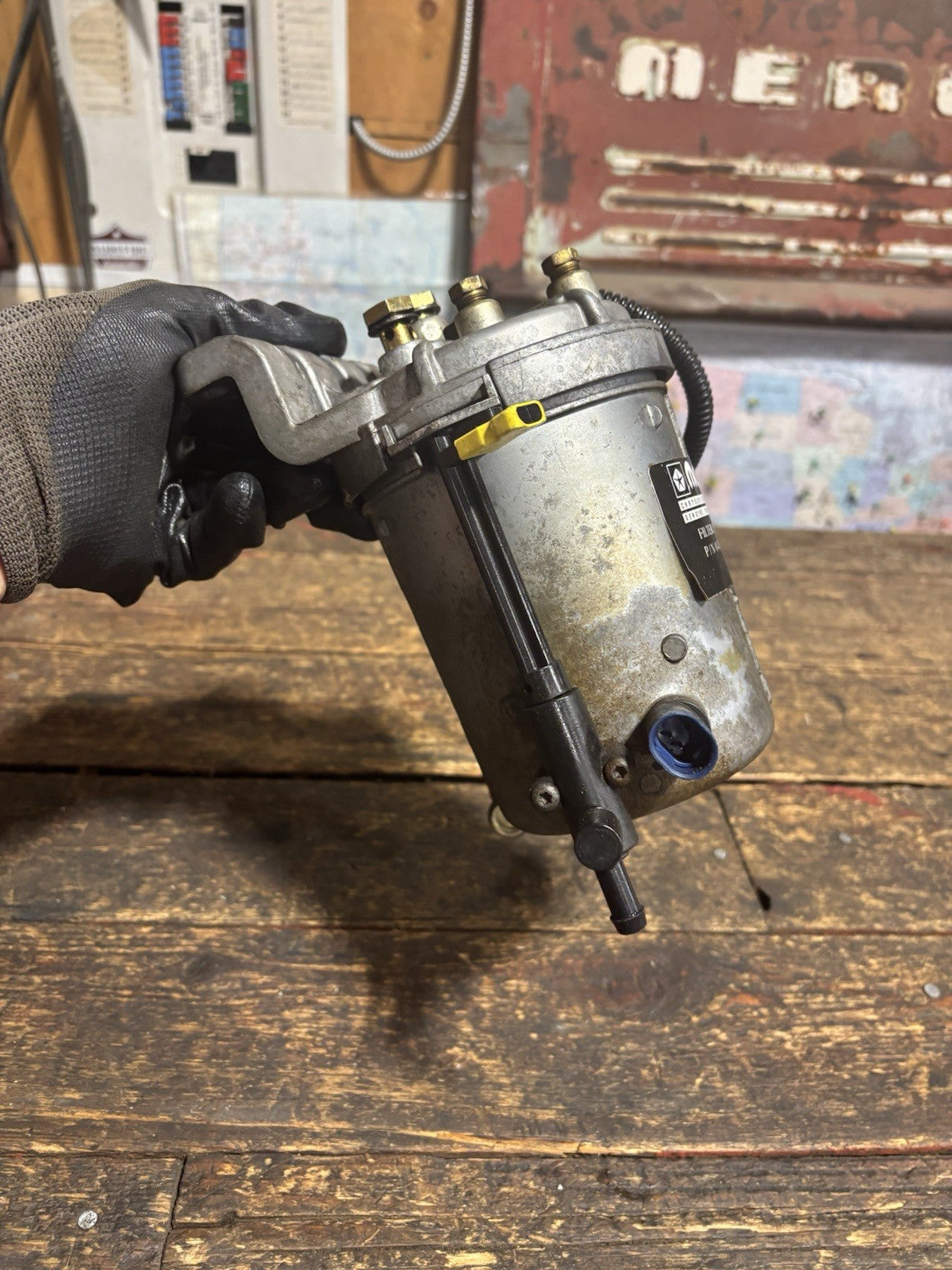 1998 1999 DODGE RAM 2500 3500 5.9L 24V CUMMINS FUEL FILTER HOUSING 3943976