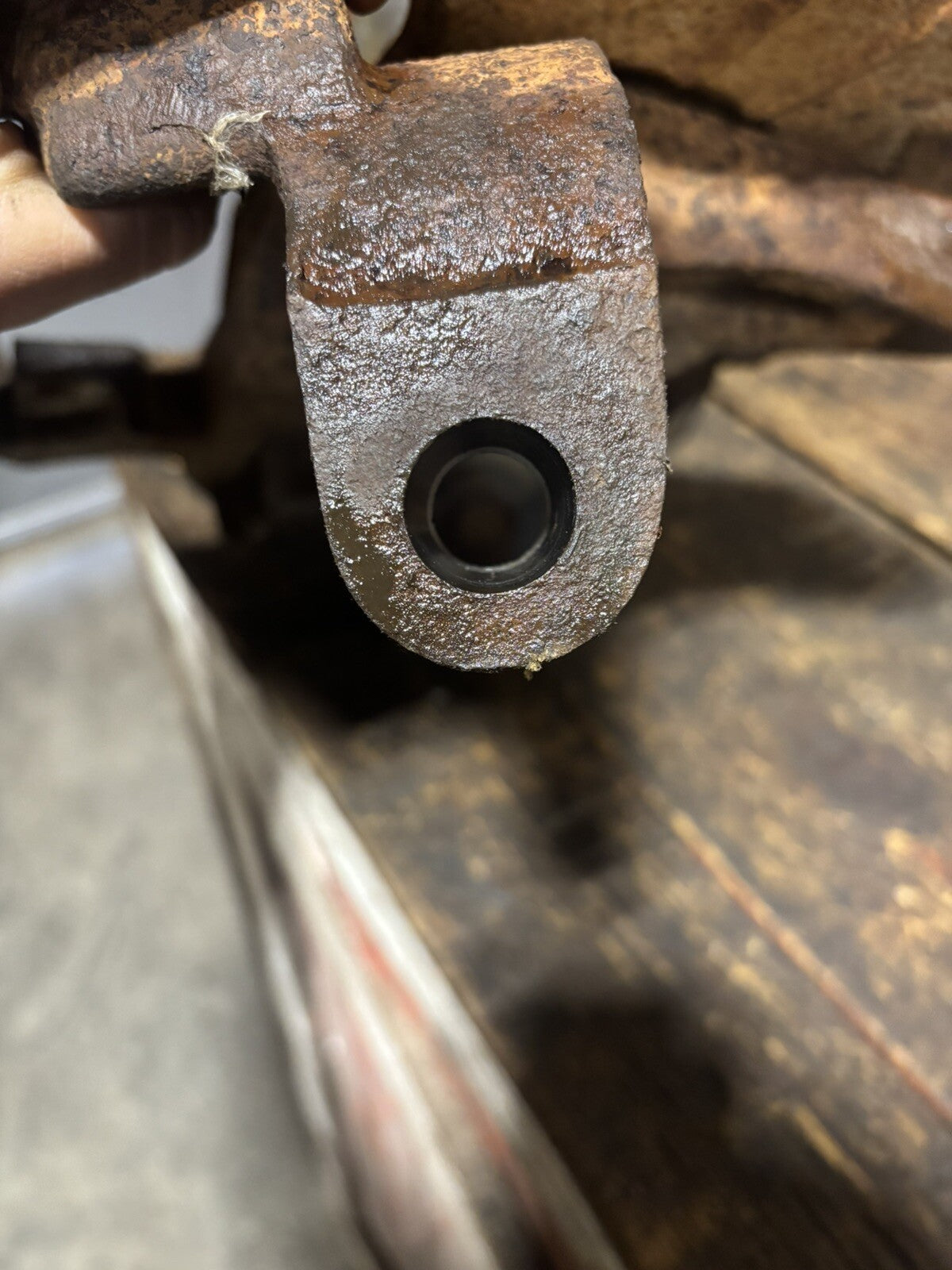 1994 - 1998 DODGE RAM 2500 CUMMINS 2WD STEERING KNUCKLE SPINDLE DRIVER SIDE