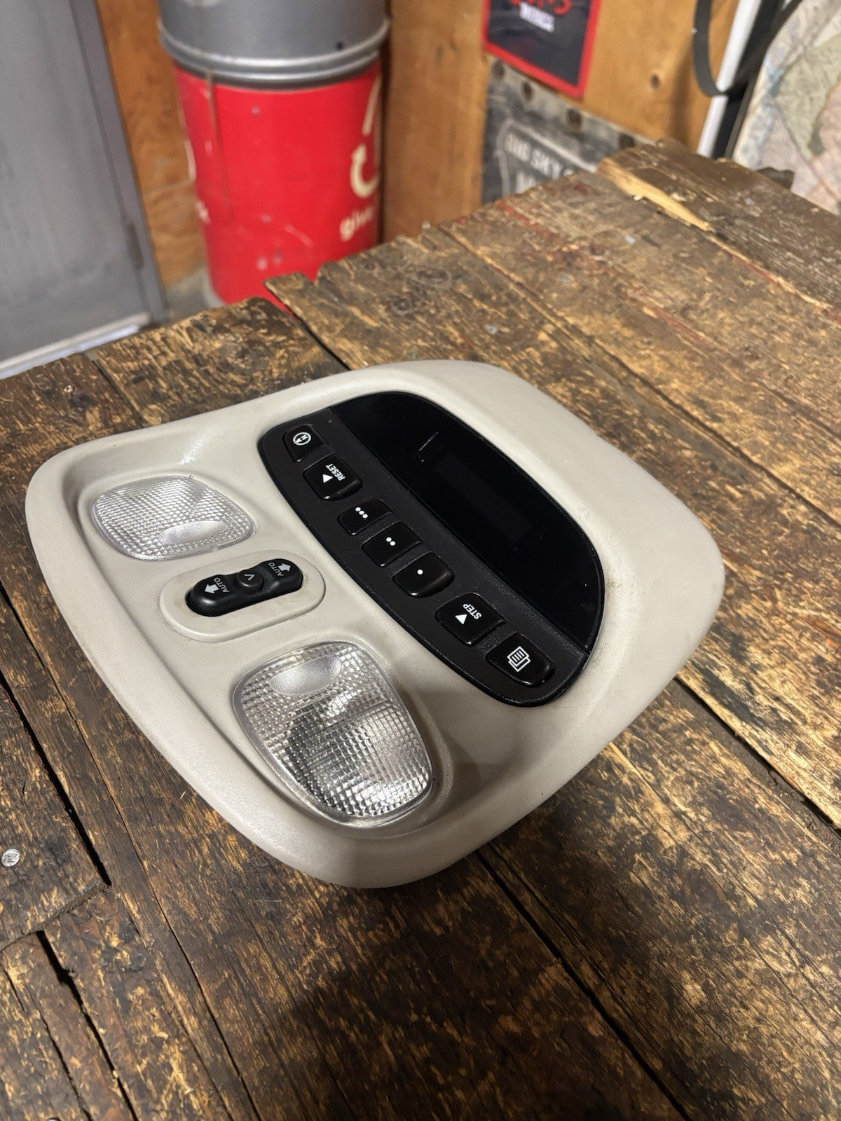 2006 2007 2008 2009 DODGE RAM OVERHEAD CONSOLE WITH SUNROOF CONTROLS 56046107aa