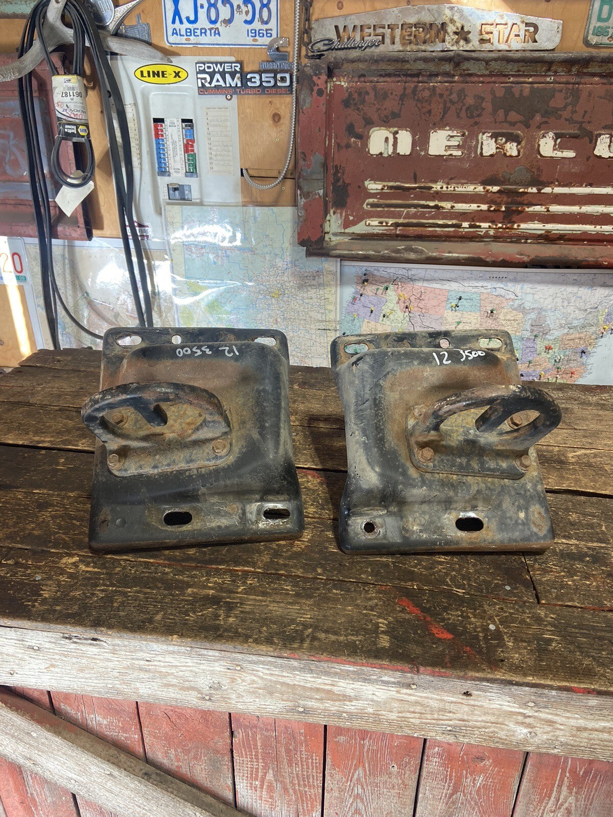 2010 - 2018 DODGE RAM 2500 3500 CUMMINS BUMPER BRACKETS SET WITH TOW HOOKS