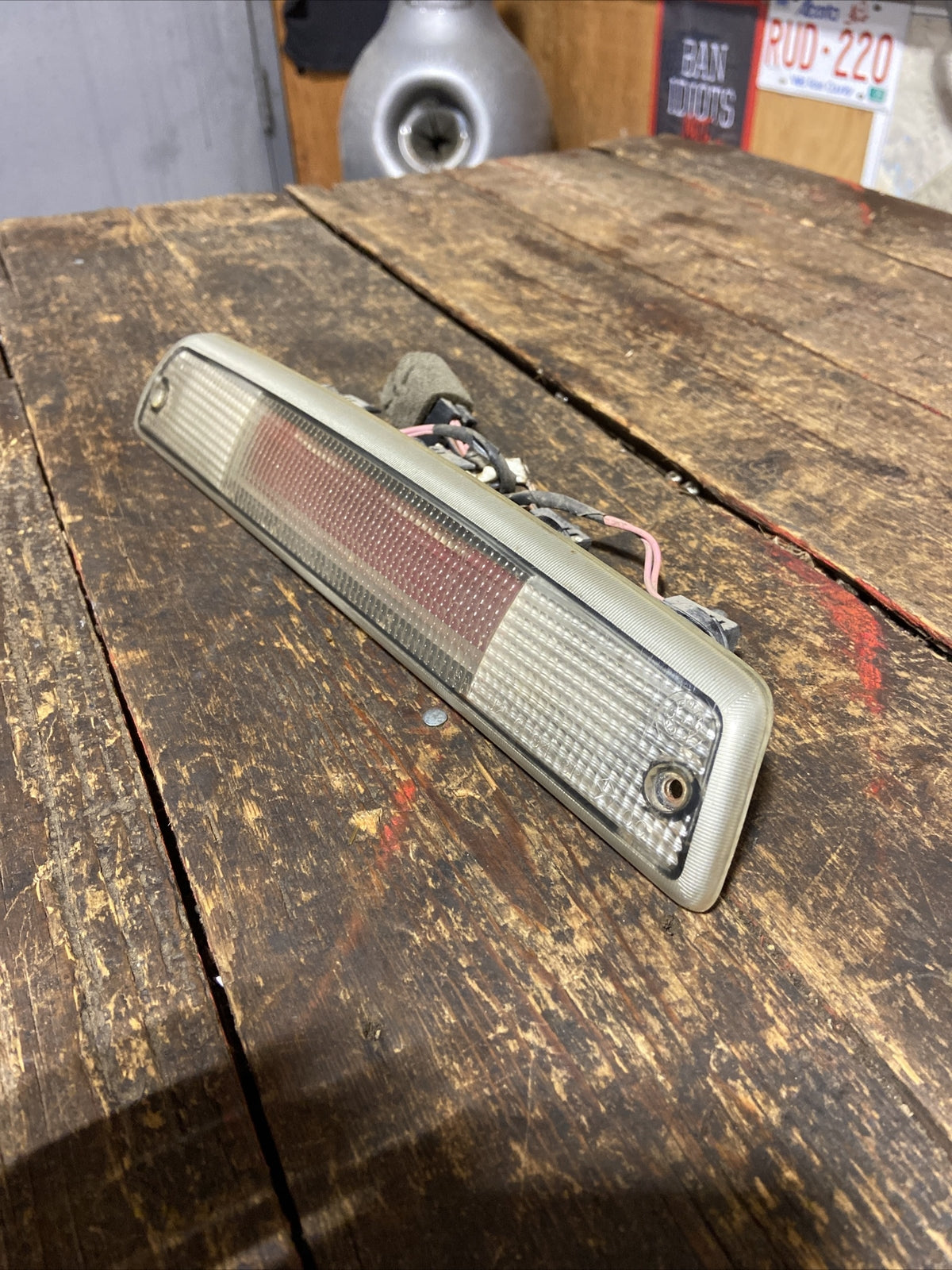 1994-2002 2ND GEN DODGE RAM 1500/2500/3500 3RD BRAKE LIGHT 