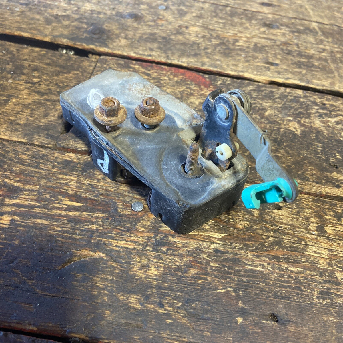 1998-2002 DODGE RAM 2500 3500 REAR PASSENGER LOWER DOOR LATCH WORKS GOOD