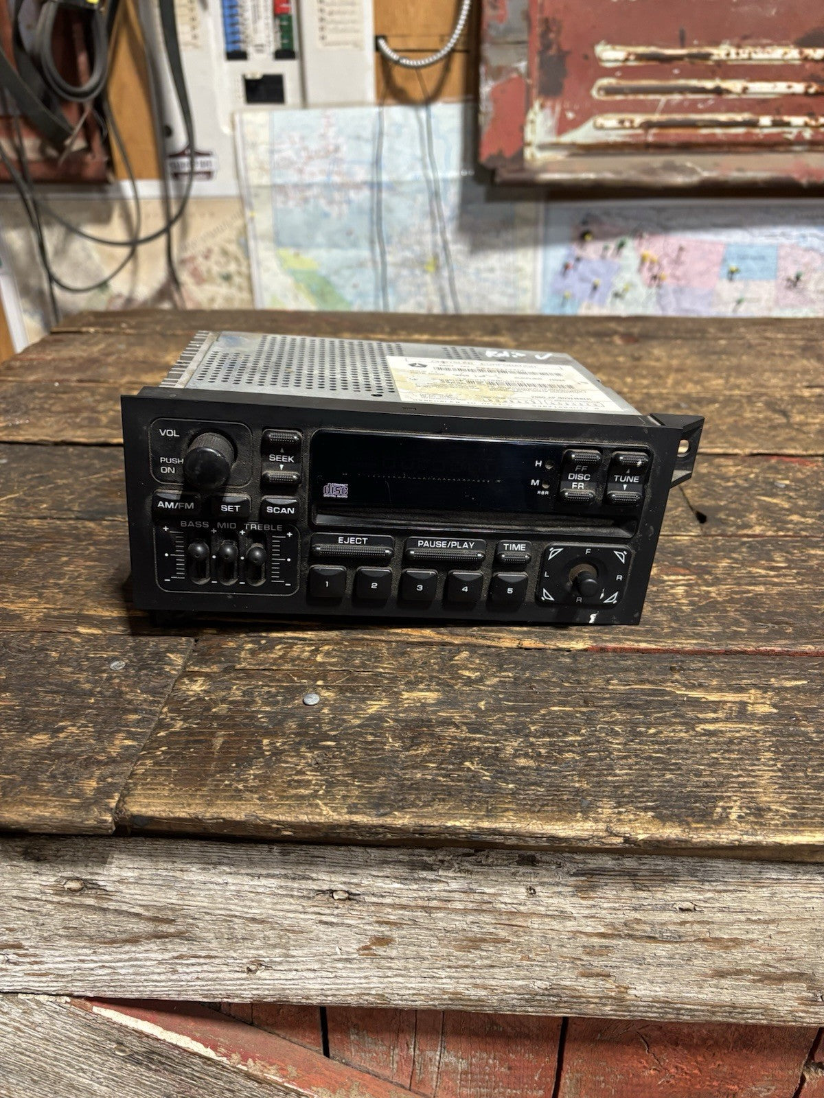 1994 - 2002 DODGE RAM 1500 2500 3500 OEM RADIO CD PLAYER P04704373