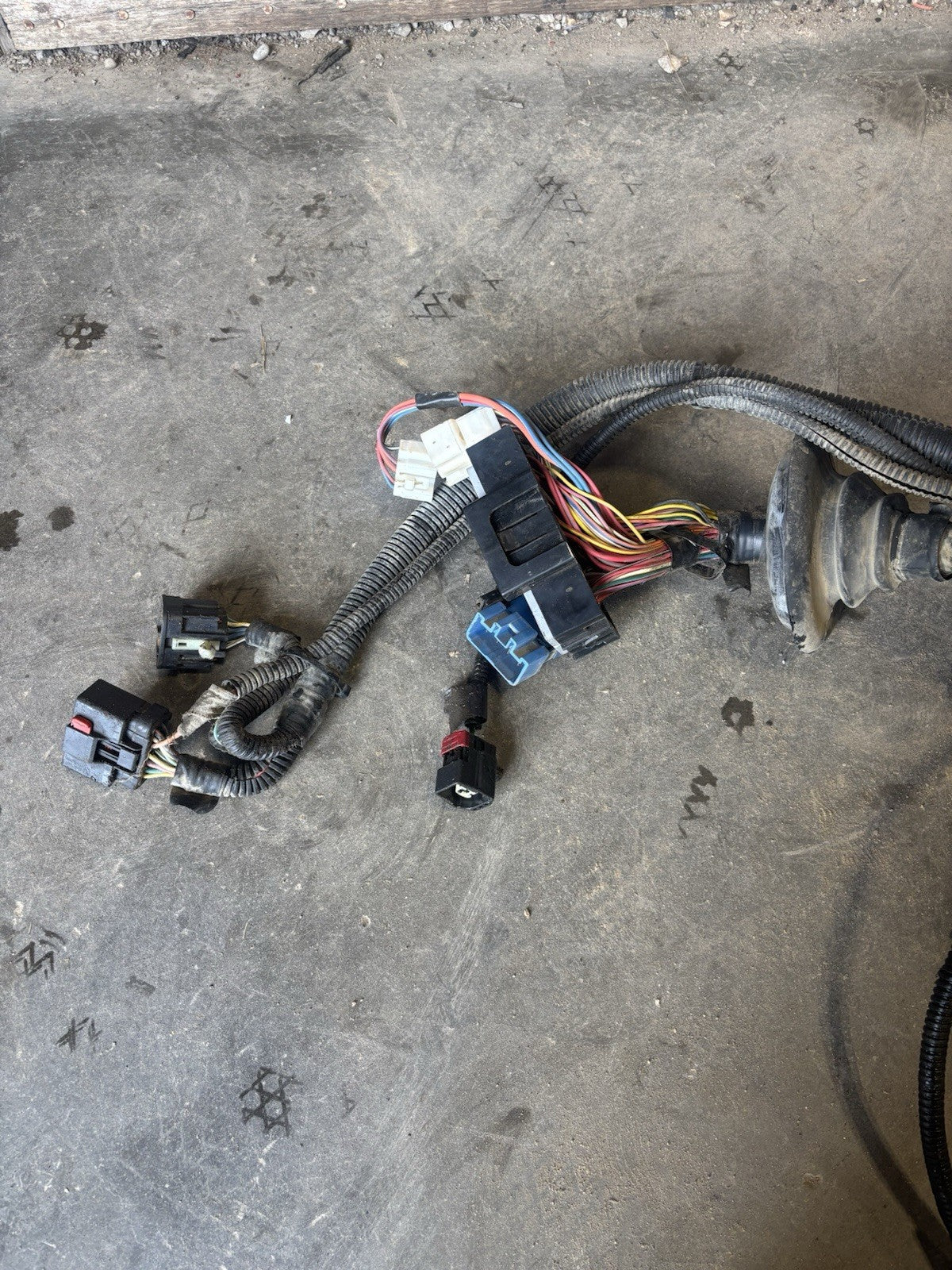 2004 2005 DODGE RAM CUMMINS ENGINE BAY WIRING HARNESS 56051898 Ab