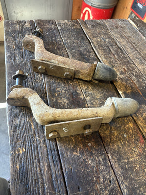 1989 - 1993 1ST GEN DODGE RAM 250 350 FRONT DANA 60 4X4 SHOCK MOUNT BRACKETS