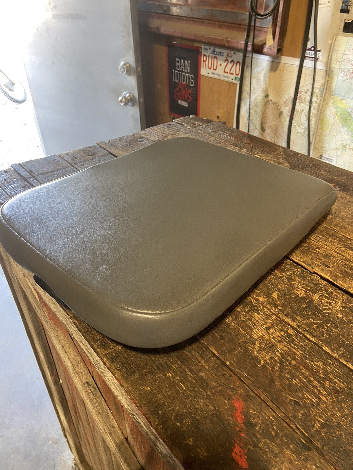 2006 - 2009 DODGE RAM 1500 2500 3500 CUMMINS CENTER CONSOLE LID GREY