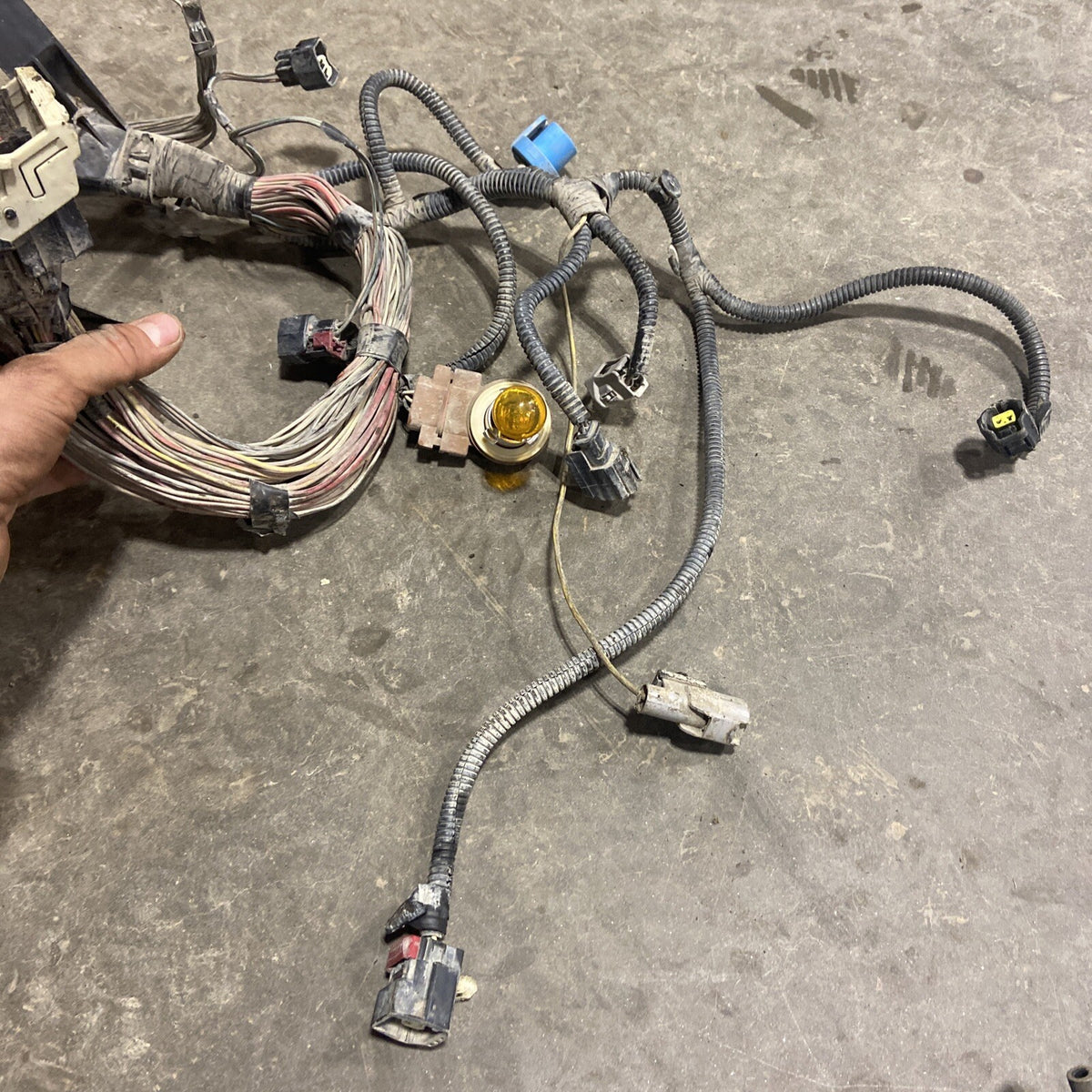 2005 DODGE RAM 2500 3500 CUMMINS ENGINE BAY HARNESS 56051233AD