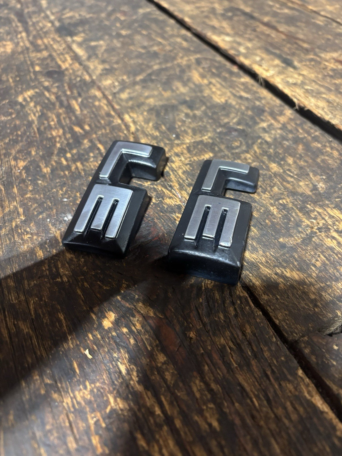 1989-1993 DODGE RAM CUMMINS LE BADGES EMBLEMS SET 55029269LH 55029268RH