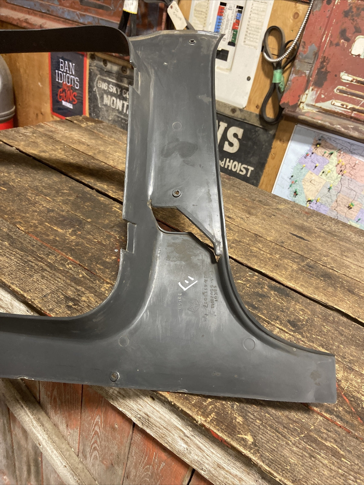 DRIVERS SIDE EXTENDED CAB REAR WINDOW TRIM GREY 1989-1993 DODGE RAM 55028913