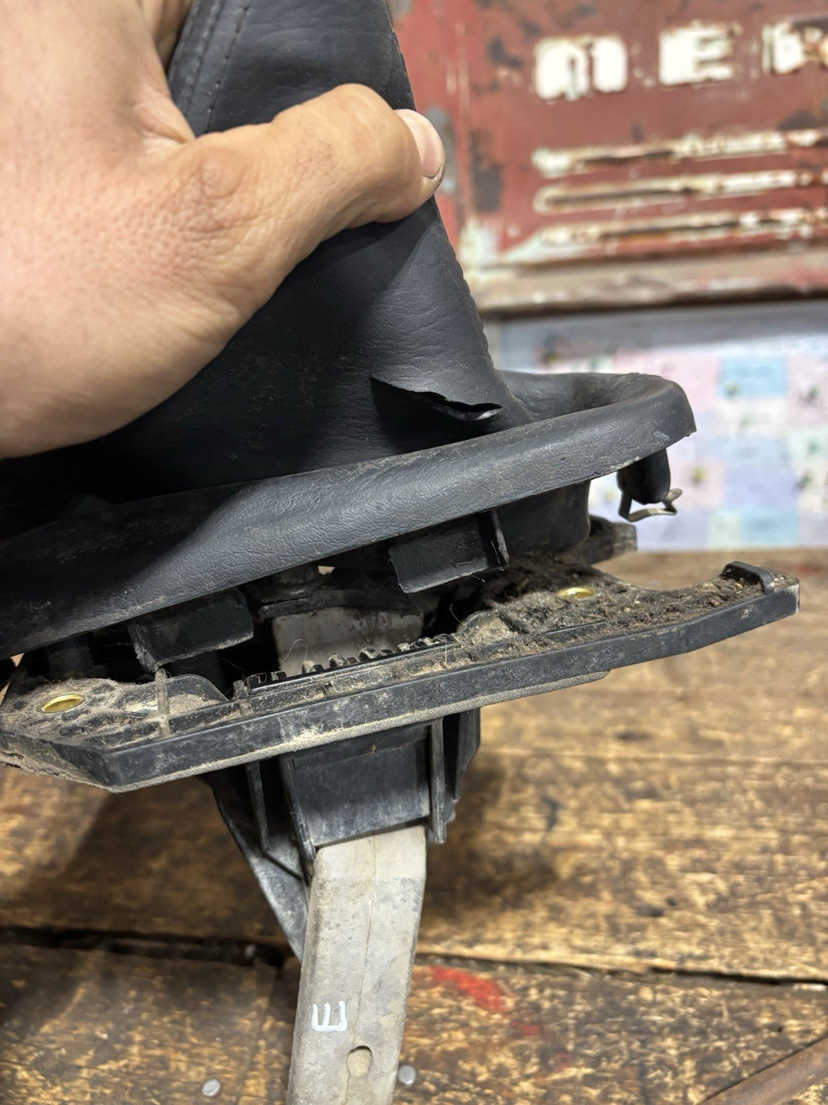 2003 - 2009 DODGE RAM 3RD GEN 4X4 SHIFTER BASE ASSEMBLY 52105551AB