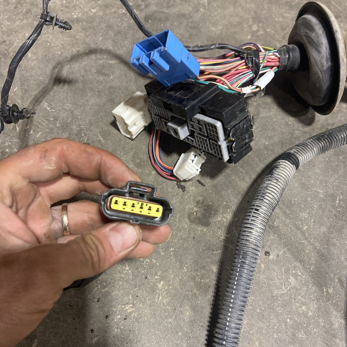 2005 DODGE RAM 2500 3500 CUMMINS ENGINE BAY HARNESS 56051233AD