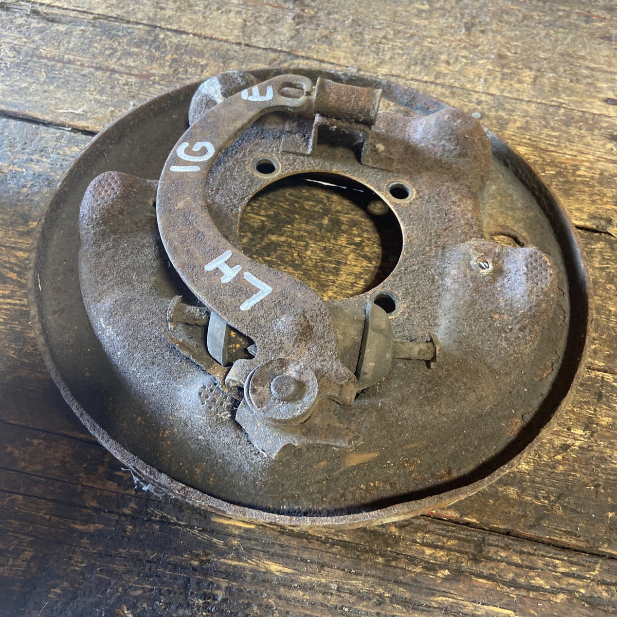 1989 -1993 DODGE RAM 250 SINGLEWHEEL DRIVER SIDE BRAKE BACKING PLATE 324912 L