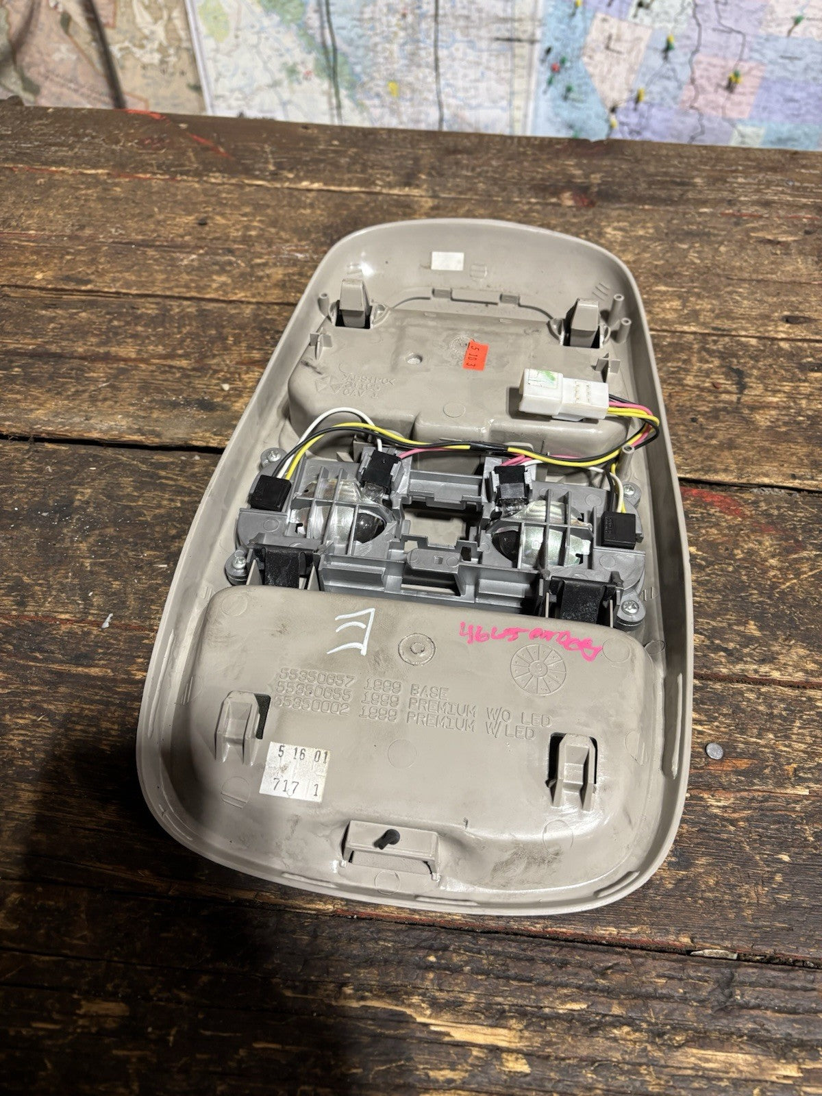 1999 2000 2001 2002 DODGE RAM 2500 3500 OVERHEAD CONSOLE SUNGLASSES HOLDER LIGHT