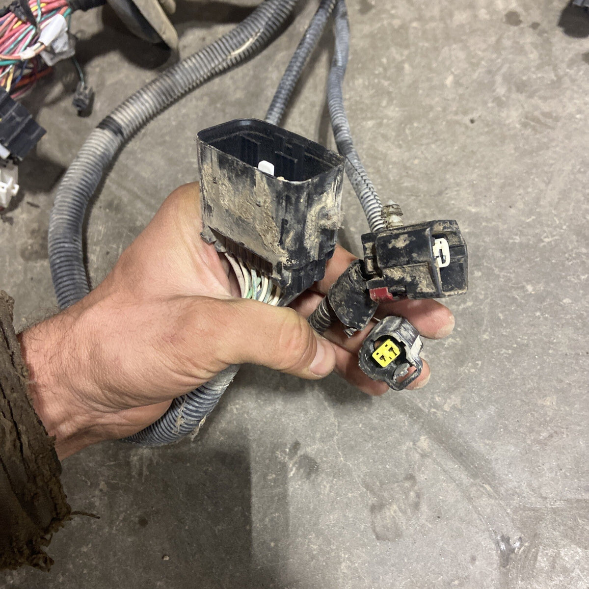 2005 DODGE RAM 2500 3500 CUMMINS ENGINE BAY HARNESS 56051233AD