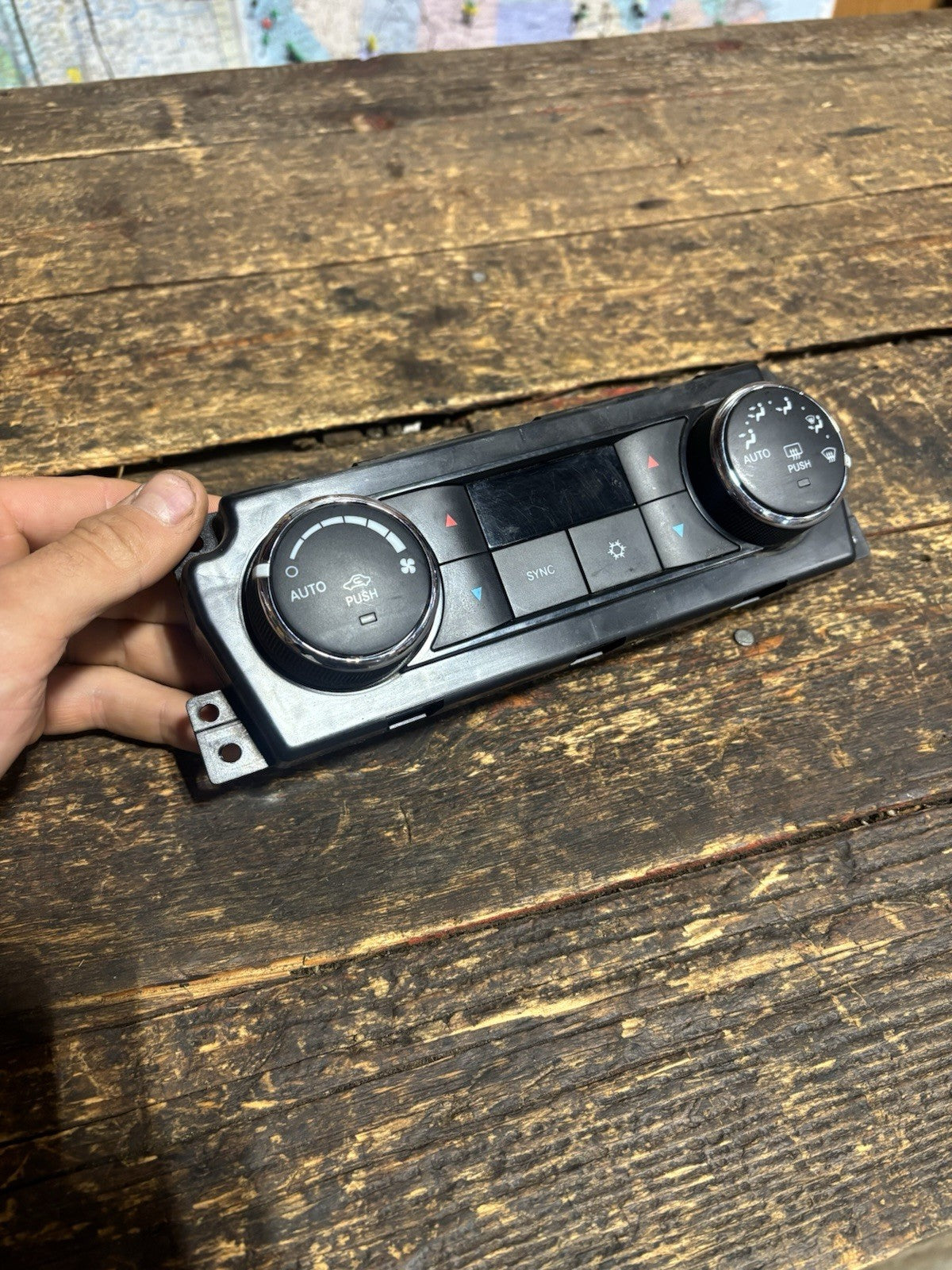 2010 2011 2012 RAM DUAL CLIMATE TEMPERATURE CONTROL 55111291Ac