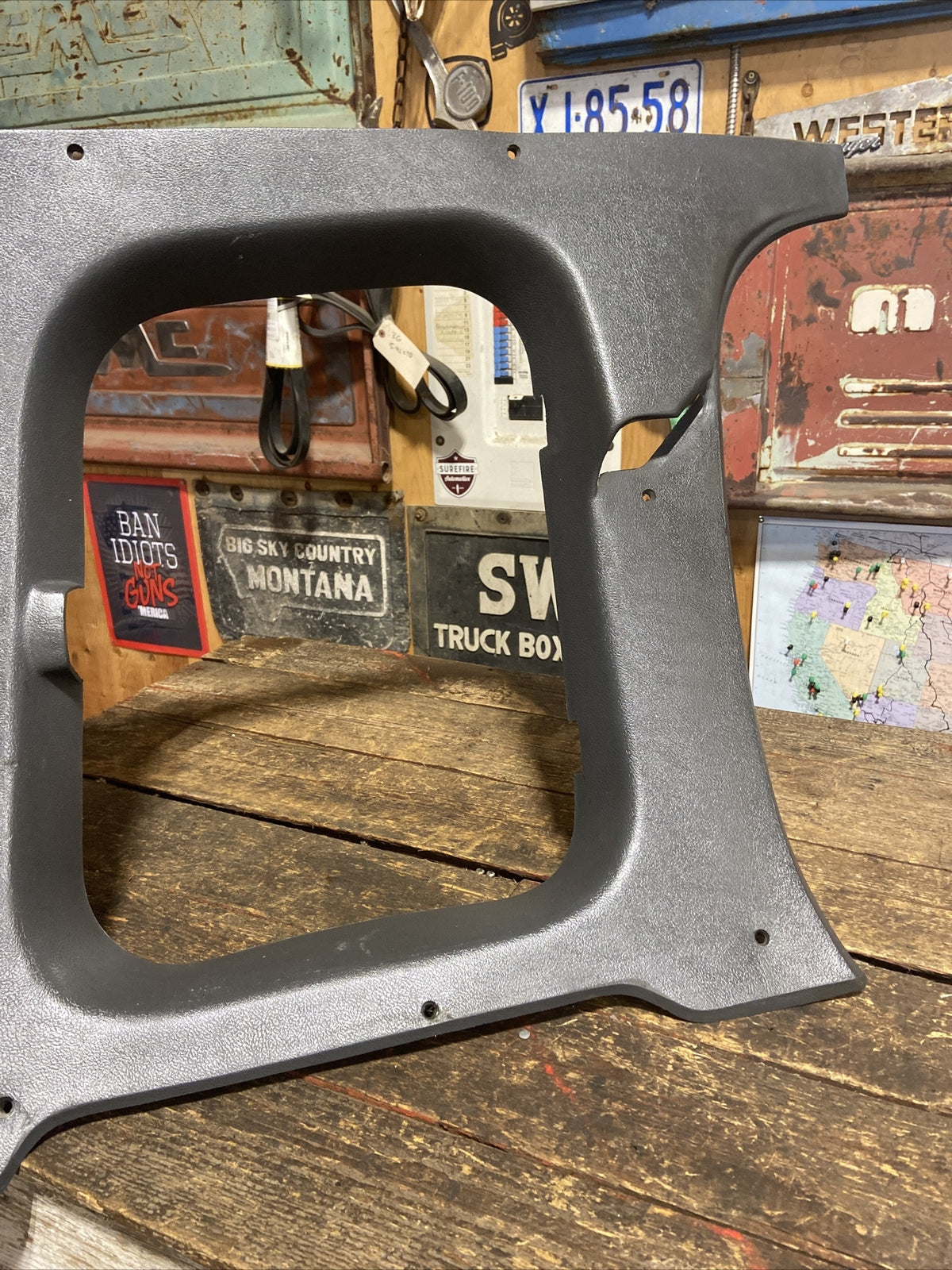 DRIVERS SIDE EXTENDED CAB REAR WINDOW TRIM GREY 1989-1993 DODGE RAM 55028913