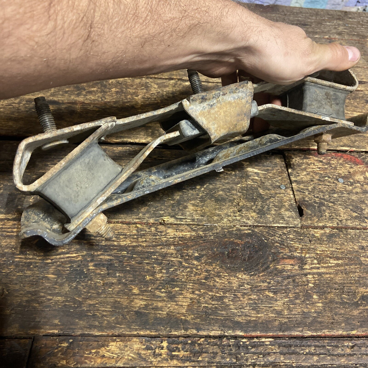 2004 - 2012 DODGE RAM 2500 3500 CUMMINS G56 MANUAL TRANSMISSION MOUNT 52121491AC