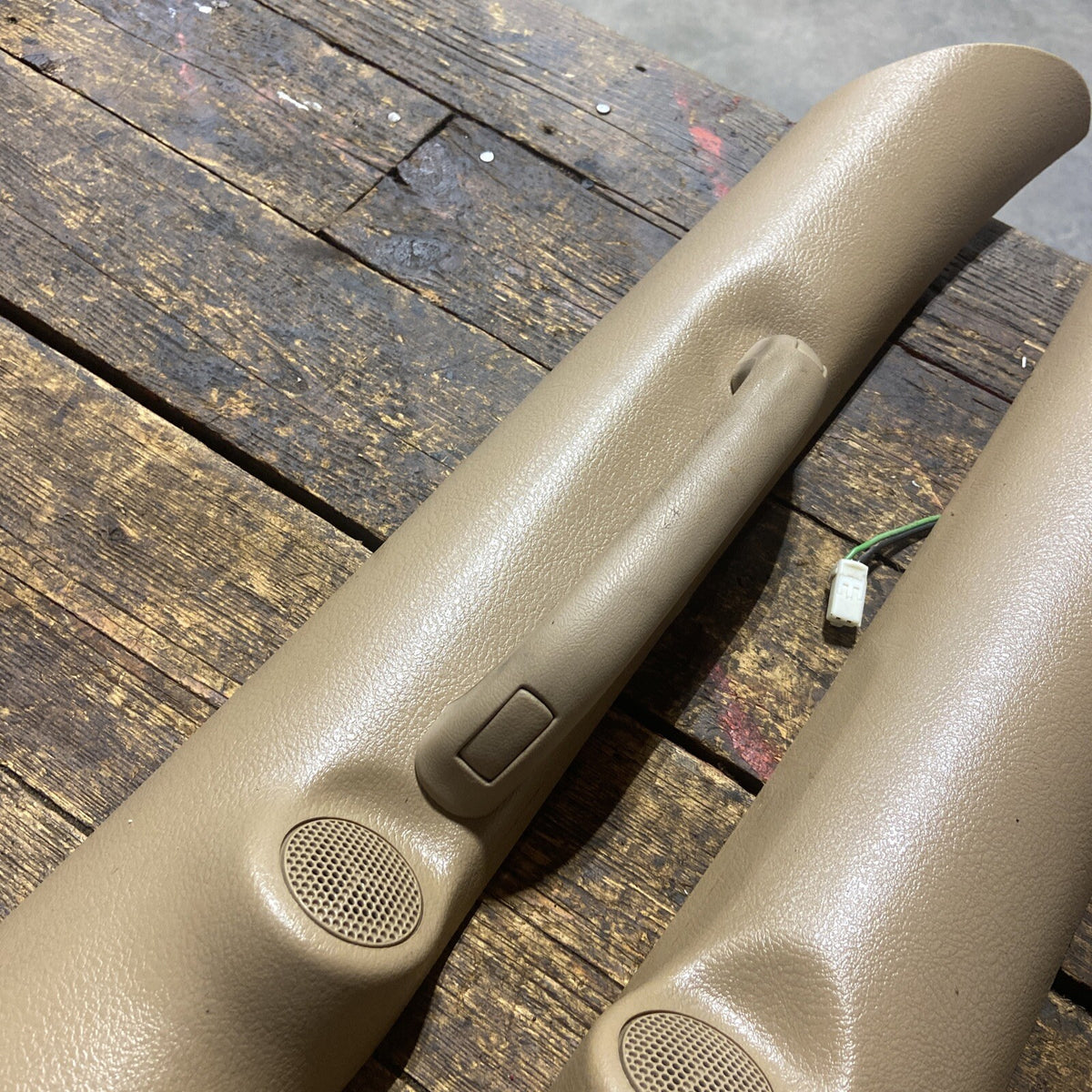 1998 - 2002 DODGE RAM 2500 3500 TAN BROWN OEM A PILLAR SET WITH TWEETER SPEAKERS