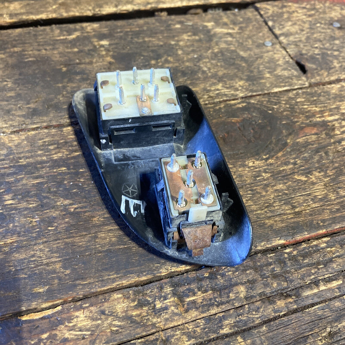 1994 -1997 DODGE RAM 1500 2500 3500 DRIVERS DRIVER WINDOW LOCK SWITCH