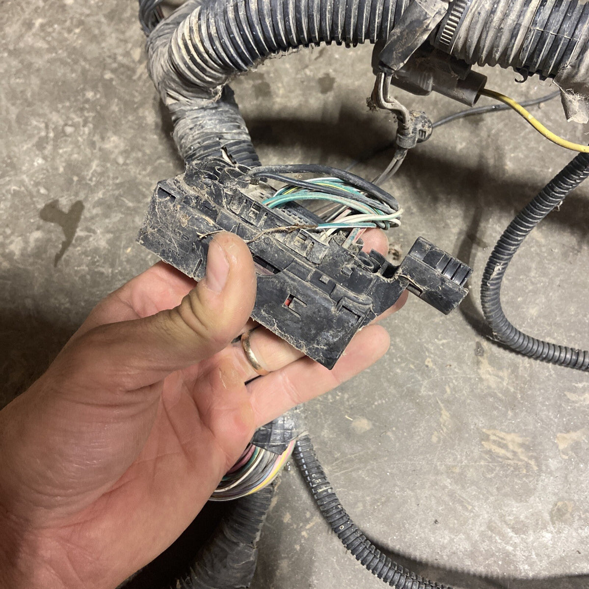 2006 DODGE RAM 2500 3500 CUMMINS ENGINE BAY WIRING HARNESS 56051330AD