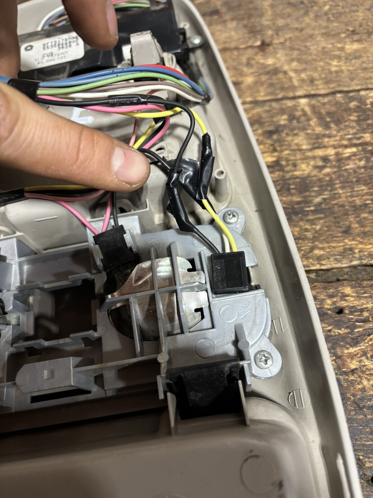 1999 2000 2001 2002 DODGE RAM OVERHEAD CONSOLE TEMP DISPLAY SUNGLASS HOLDER 