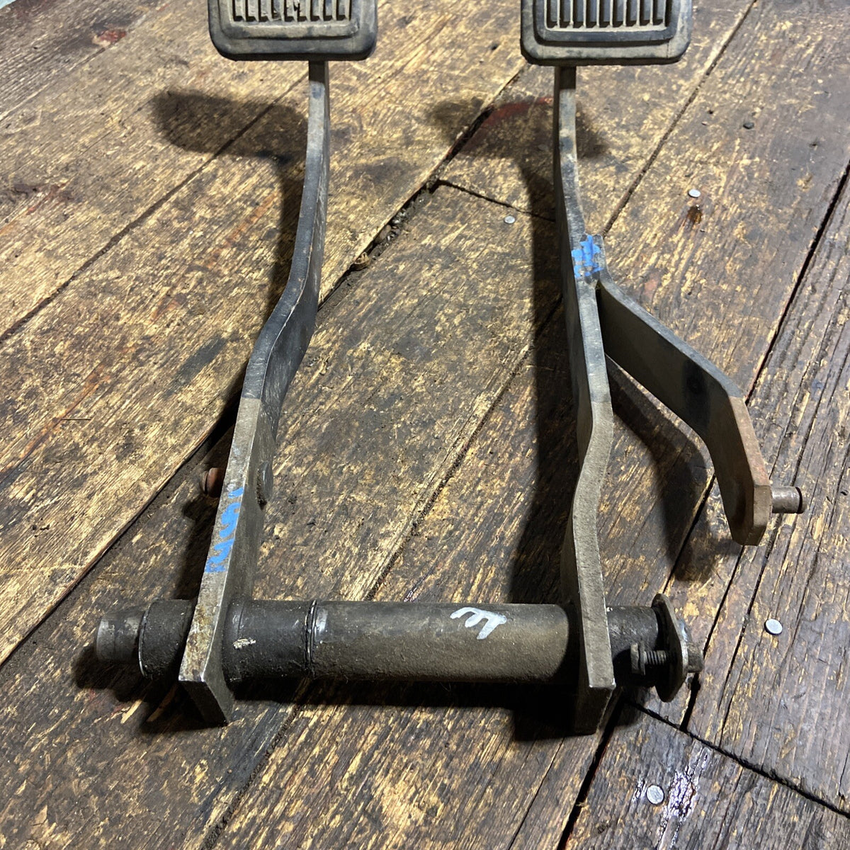 1ST GEN DODGE 1989 -1993 RAM 150 250 350 MANUAL CLUTCH BRAKE PEDAL SET