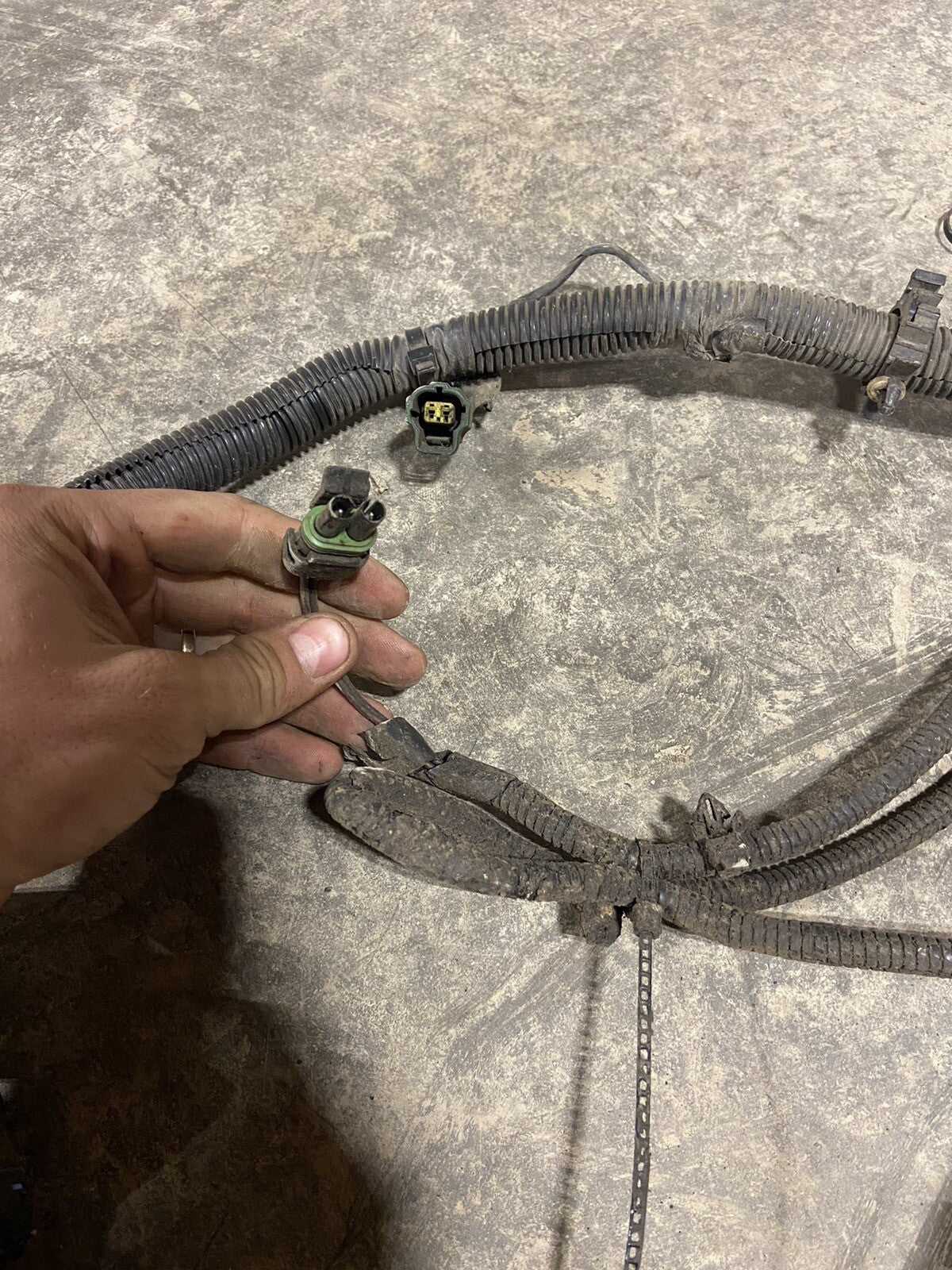 2001 DODGE RAM 2500 3500 CUMMINS ENGINE +PCM-STD TRANS HARNESS 3947682, 56045904