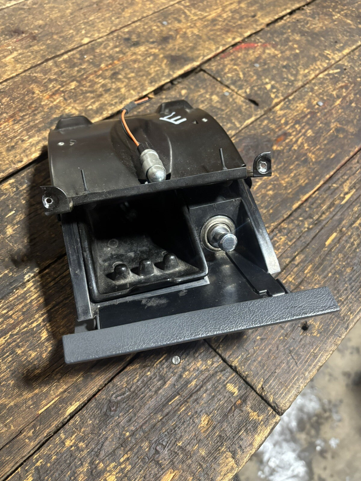 MINT 1ST GEN 1989 - 1993 DODGE RAM 150 250 350 GREY ASH TRAY ASHTRAY COIN HOLDER