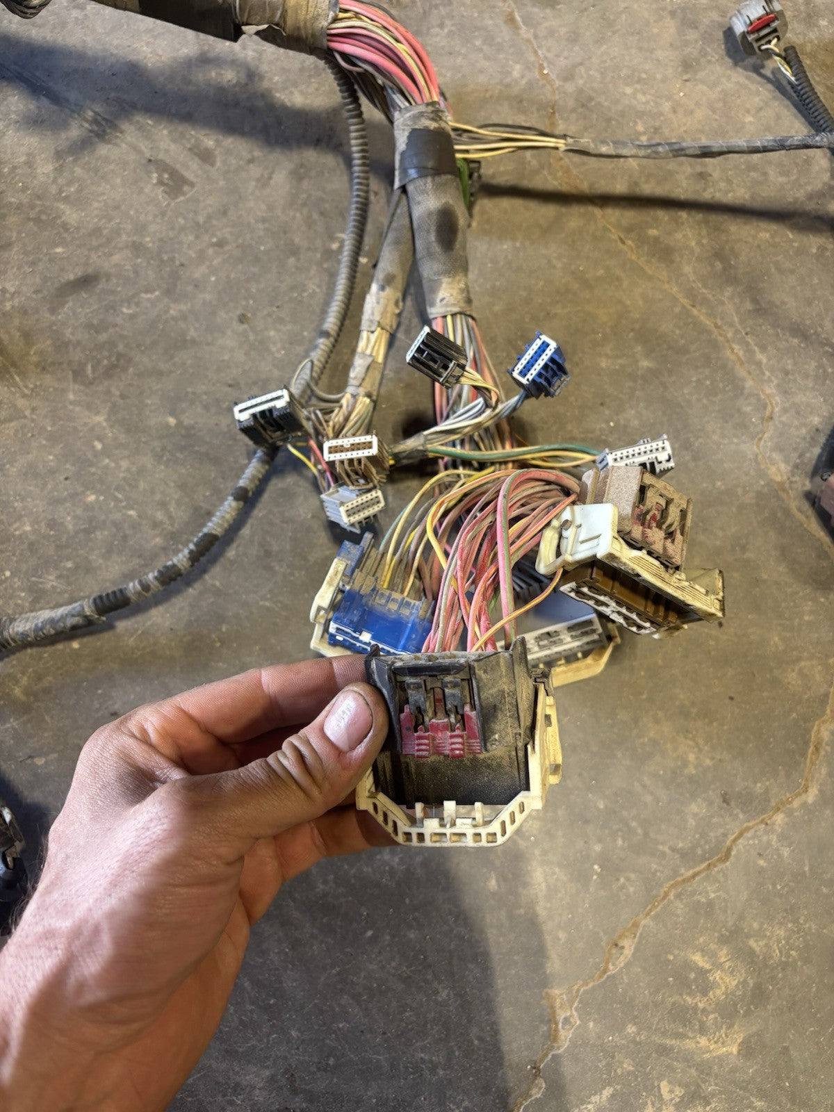 2008 DODGE RAM 2500 3500 6.7L CUMMINS 6spd G56 ENGINE BAY HARNESS 68035301ae