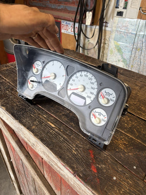 2006 2007 DODGE RAM  5.9L CUMMINS MANUAL GAUGE CLUSTER 175km P05172051Ae