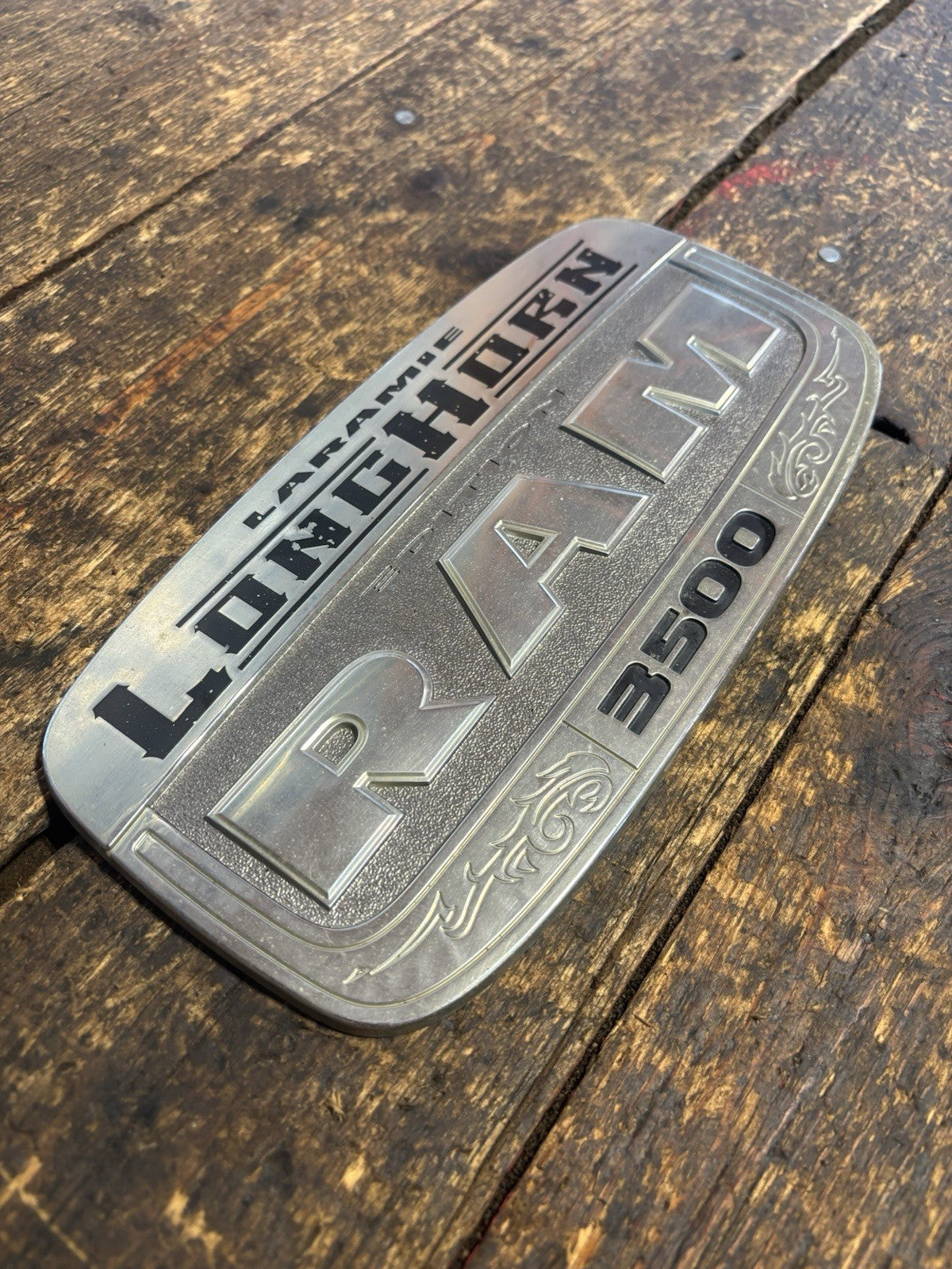 2010 2011 2012 RAM 3500 LONG HORN LONGHORN DRIVER LH EMBLEM BADGE 68087665AA