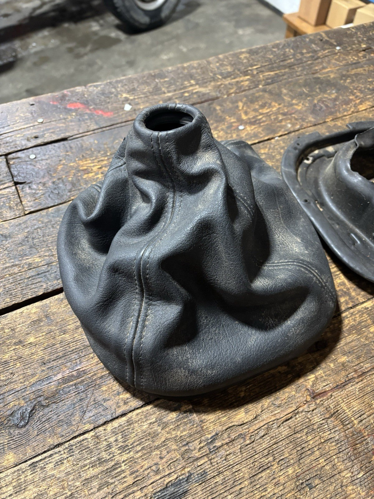 1994-1997 DODGE RAM 2500 3500 CUMMINS 2WD MANUAL TRANSMISSION SHIFTER BOOT SET