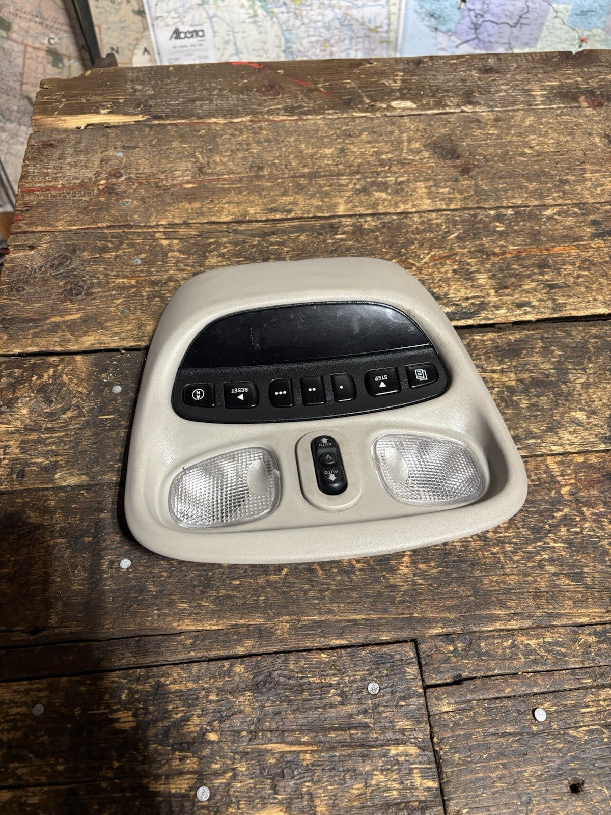 2006 2007 2008 2009 DODGE RAM OVERHEAD CONSOLE WITH SUNROOF CONTROLS 56046107aa