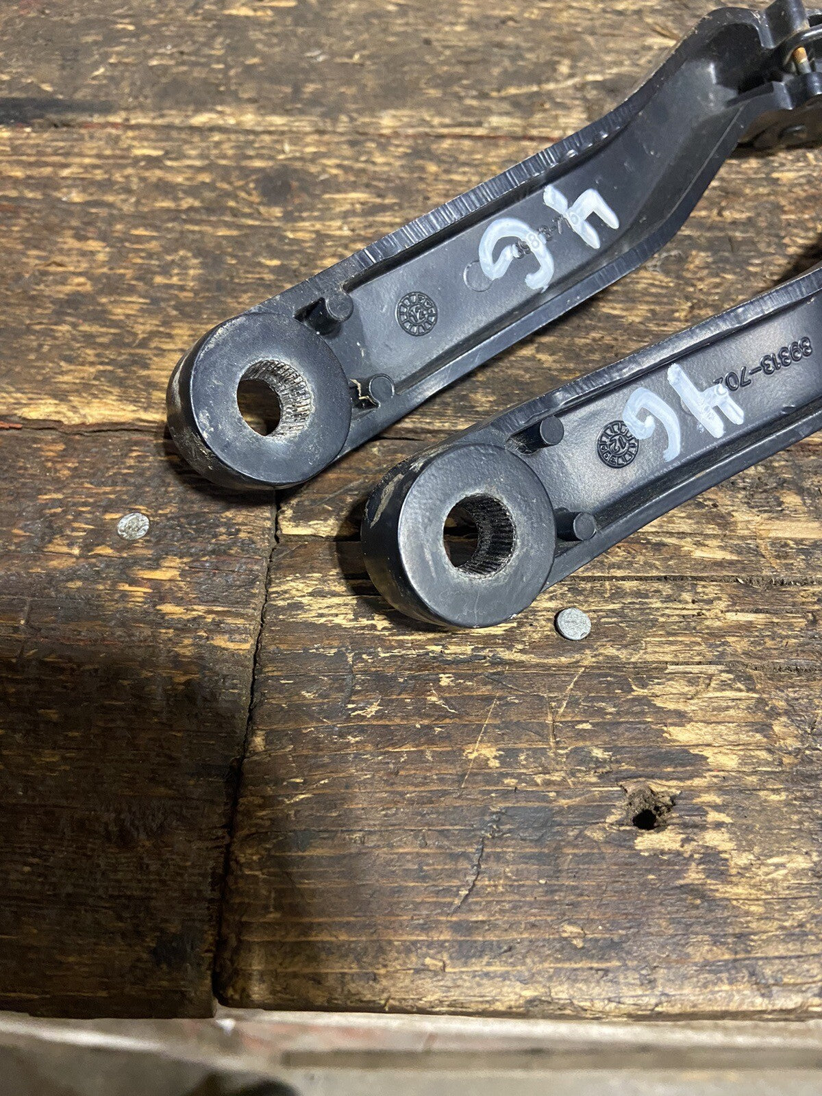 2010 - 2012 DODGE RAM 2500 3500 WIPER ARMS SET PAIR 55277449AC 55277450AB