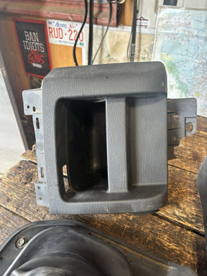 2003 - 2005 DODGE RAM MANUAL TRANSMISSION SHIFTER SURROUND FLOOR CONSOLE BOOTS