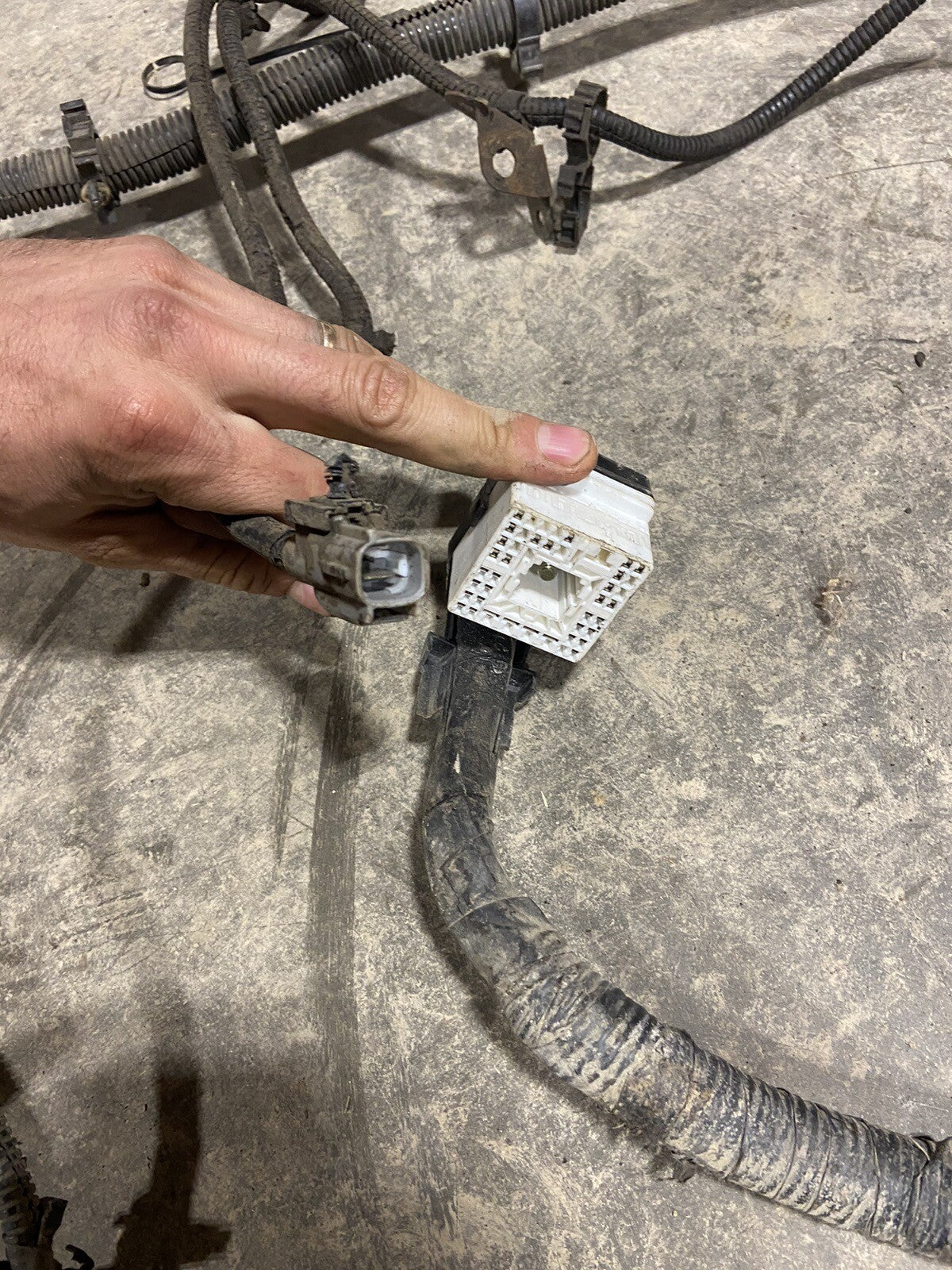 2001 DODGE RAM 2500 3500 CUMMINS ENGINE +PCM-STD TRANS HARNESS 3947682, 56045904