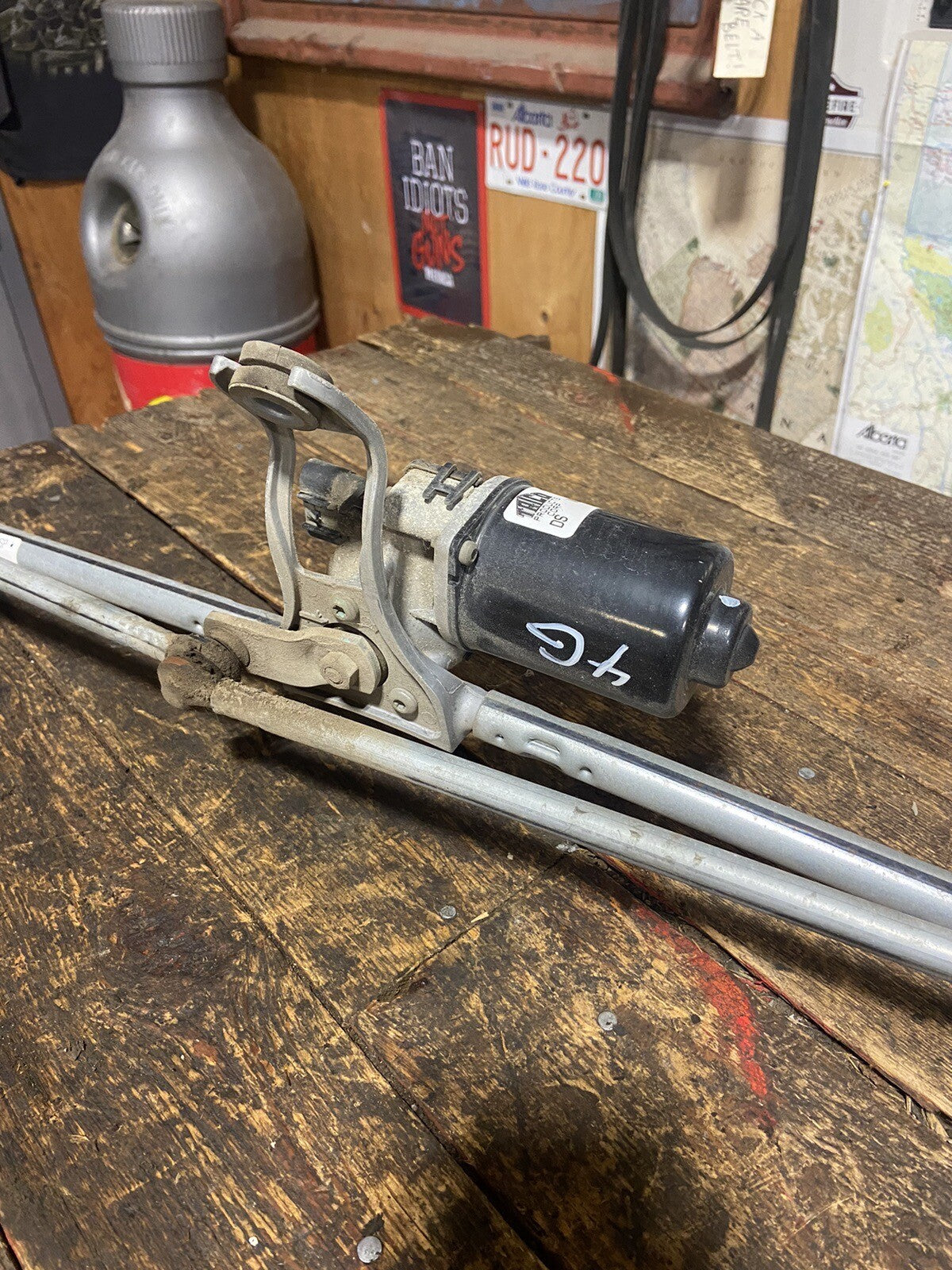 2010 - 2012 DODGE RAM 2500 3500 WIPER MOTOR & LINKAGE ARMS ASSEMBLY 55372141AF