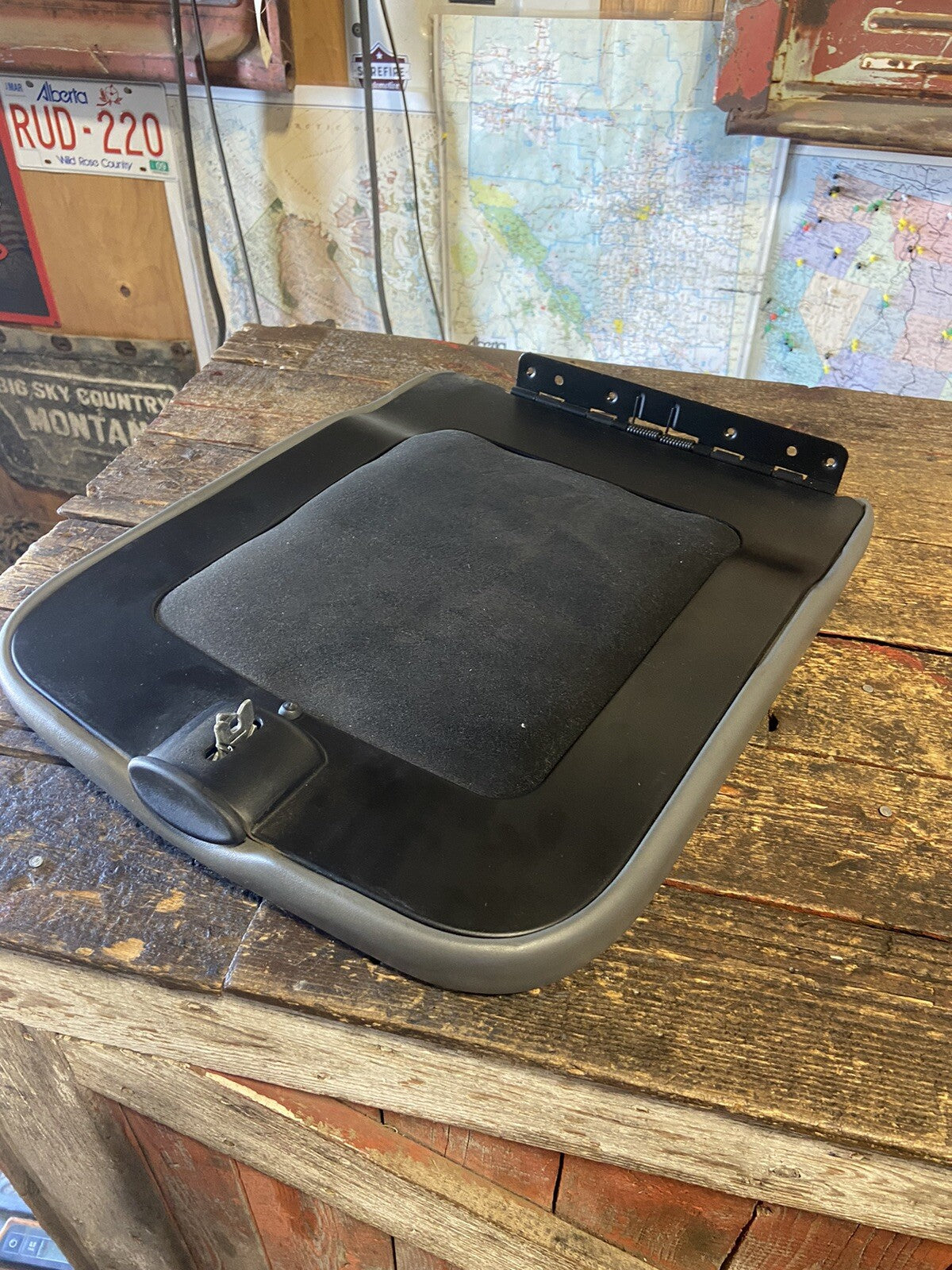 2006 - 2009 DODGE RAM 1500 2500 3500 CUMMINS CENTER CONSOLE LID GREY