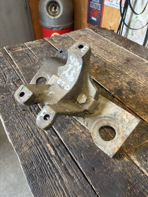 1991 .5 1992 1993 DODGE RAM CUMMINS AUTOMATIC 4X4 TRANSMISSION MOUNT BRACKET