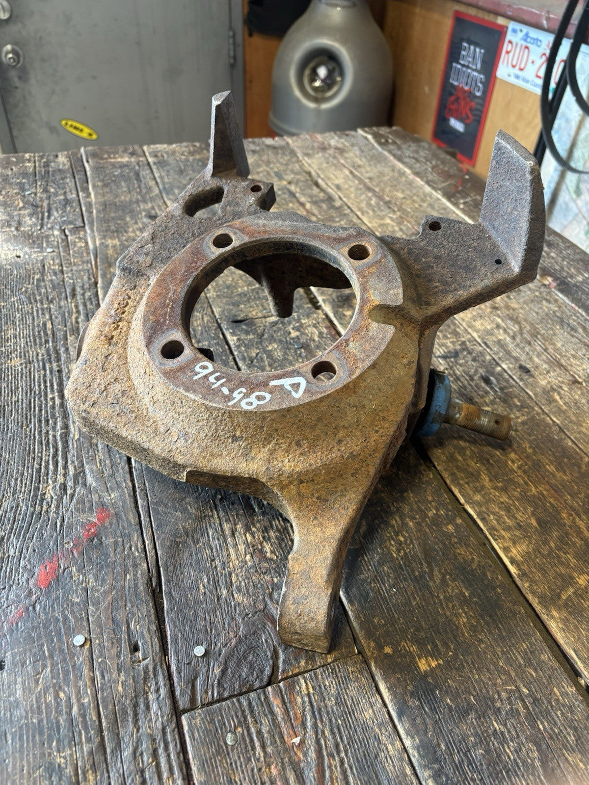 PASSENGER SIDE STEERING KNUCKLE DANA 60 94-98 DODGE RAM 2500/3500 TRUCKS D60