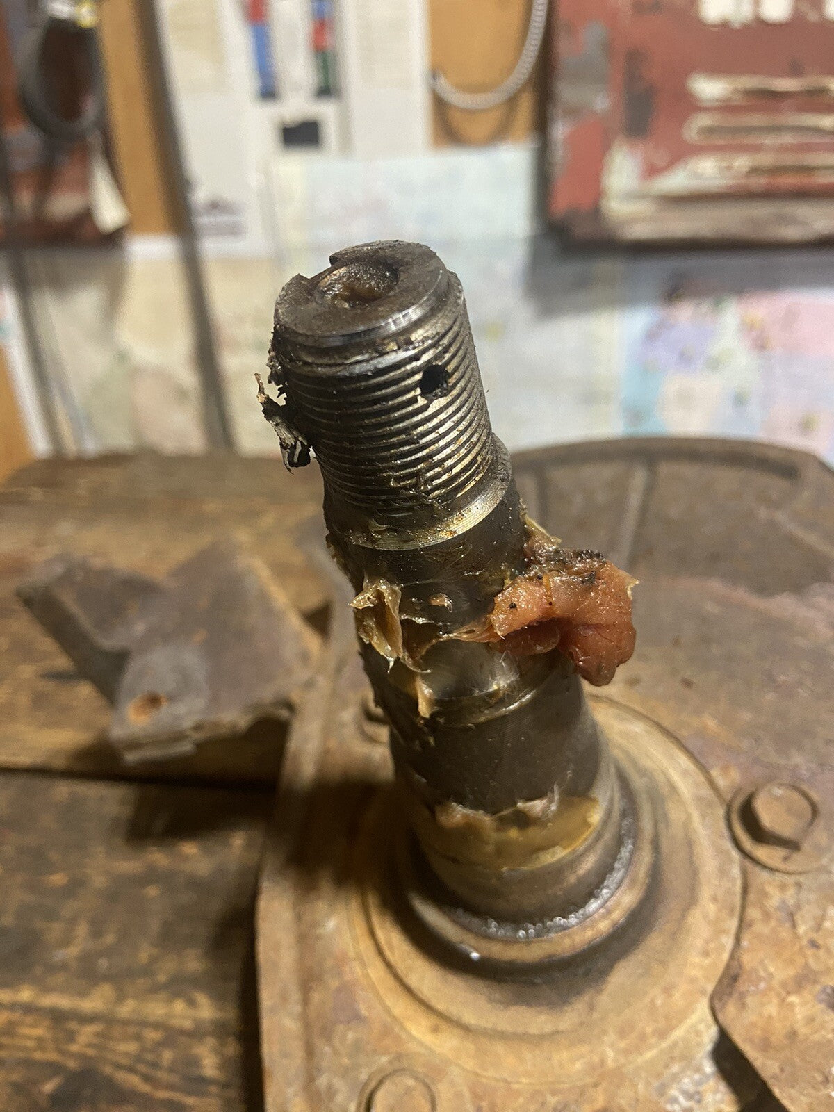 1994 - 1998 DODGE RAM 2500 CUMMINS 2WD STEERING KNUCKLE SPINDLE PASSENGER SIDE