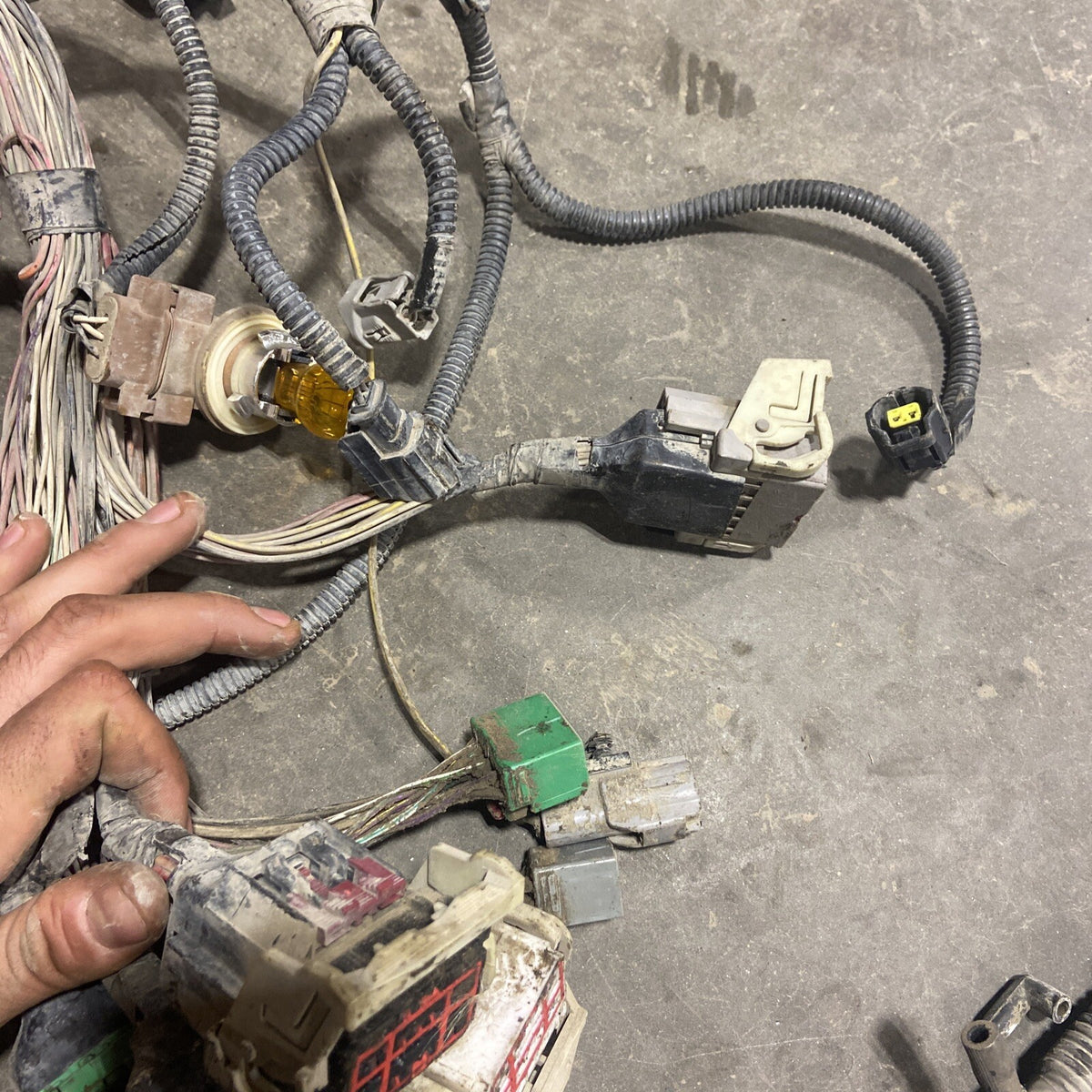 2005 DODGE RAM 2500 3500 CUMMINS ENGINE BAY HARNESS 56051233AD