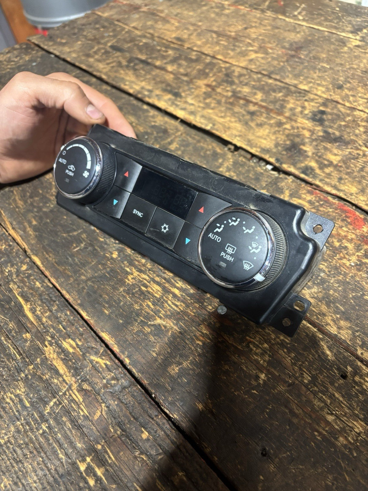 2010 2011 2012 RAM DUAL CLIMATE TEMPERATURE CONTROL 55111291Ac