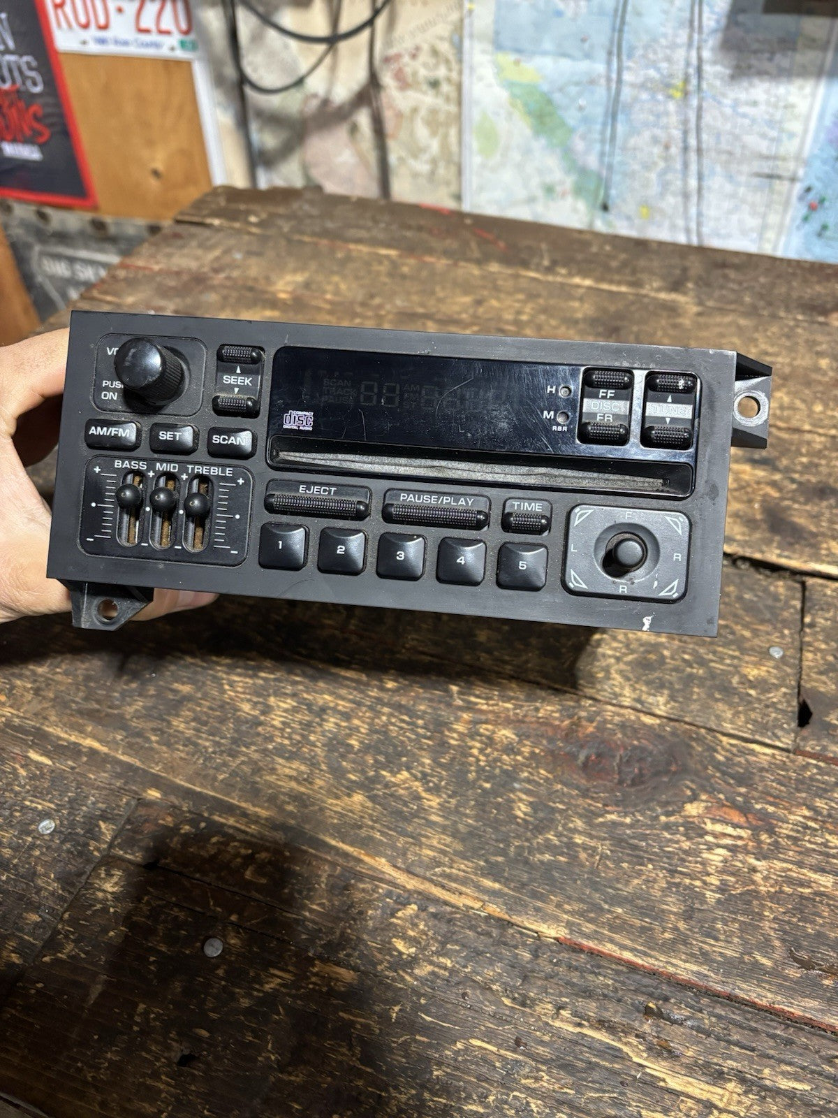 1994 - 2002 DODGE RAM 1500 2500 3500 OEM RADIO CD PLAYER P04704373