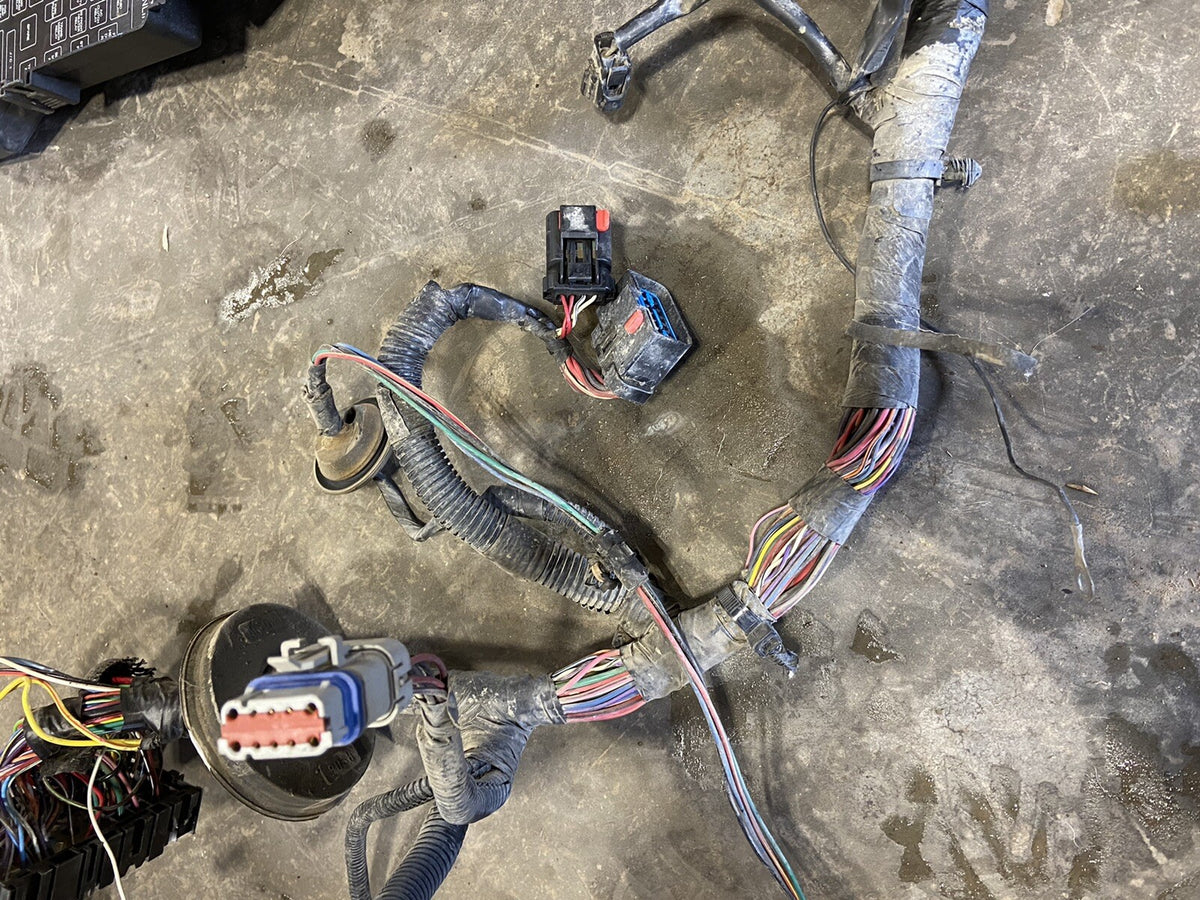 2000 DODGE RAM 2500 3500 CUMMINS ENGINE BAY FUSEBOX WIRING HARNESS PN 56045426AE