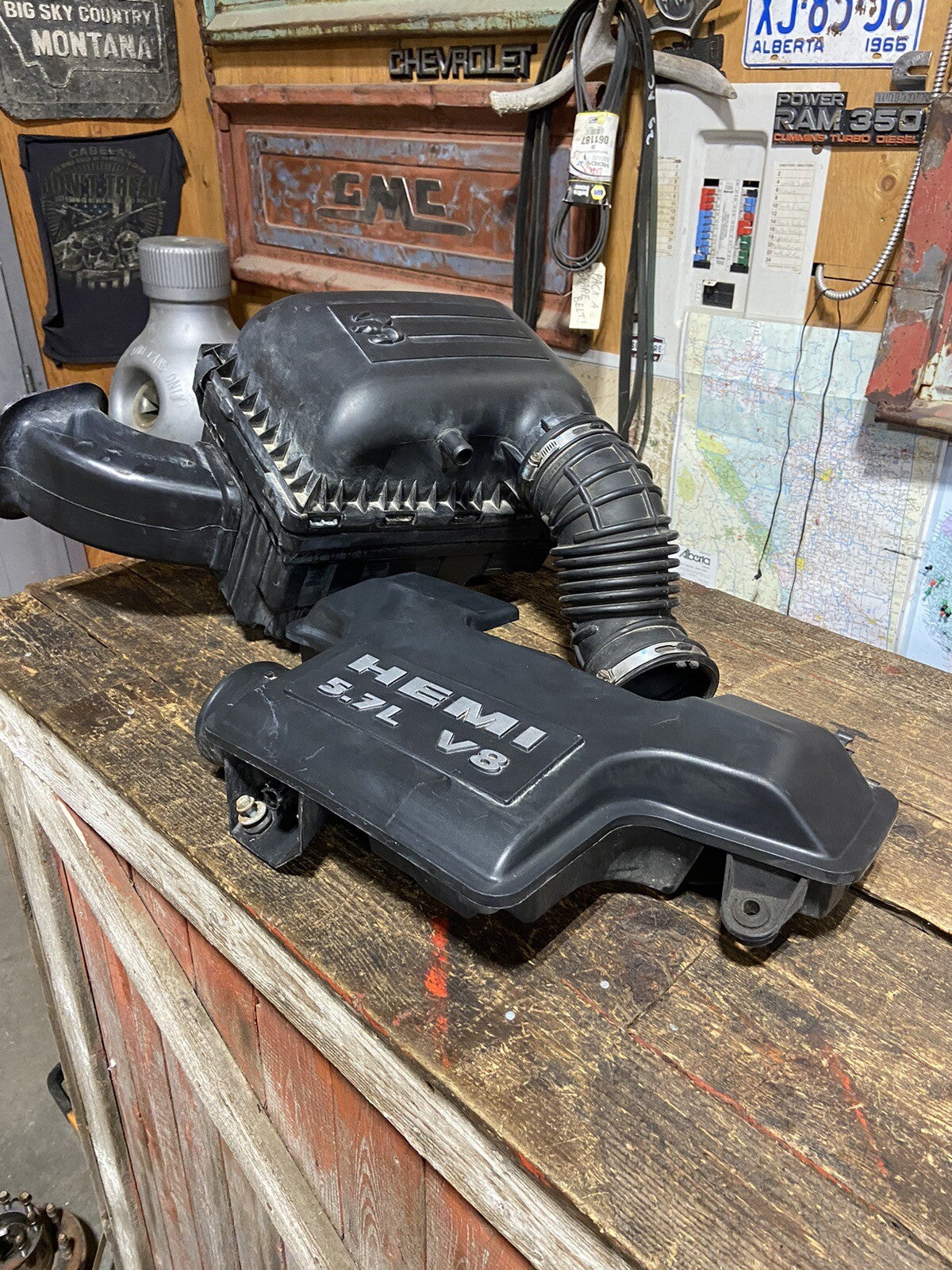 2006 - 2008 DODGE RAM 1500 2500 5.7L HEMI OEM AIR FILTER HOUSING INTAKE SET