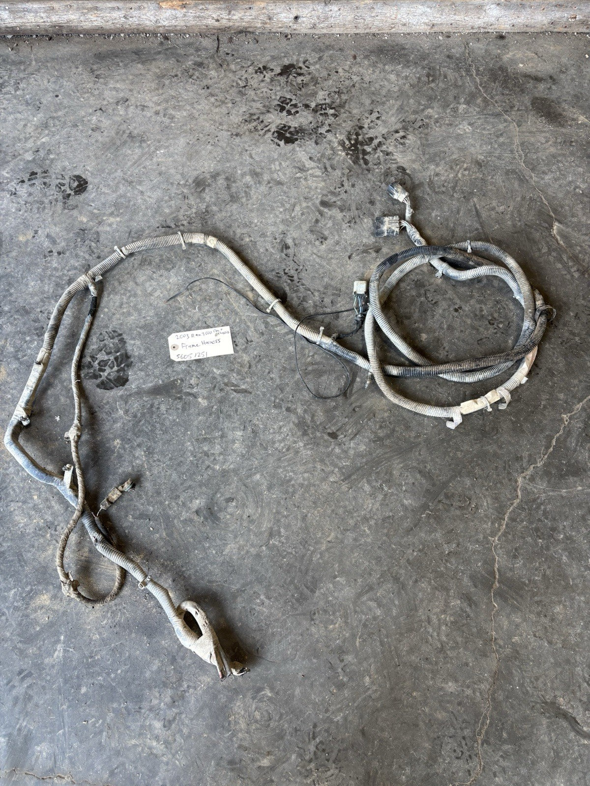 2003 DODGE RAM 3500 CAB CHASSIS FRAME WIRING HARNESS 56051251 END CUT OFF 4 DECK